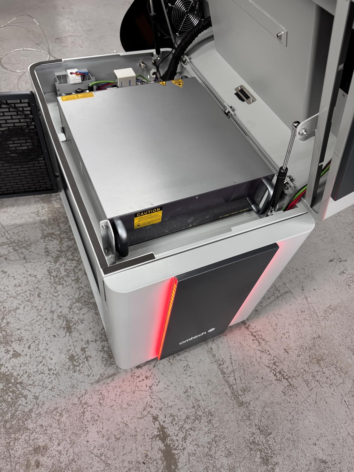 OMTech 1500W Handheld Fiber Laser Welder, 3 in 1 Laser Welding Cleaning Cutting Machine with Laser Gun, Wire Feeder, Built-in Water Chiller, 20 Welding Nozzles, Laser Welder Cleaner Cutter for Metal customer photo 1