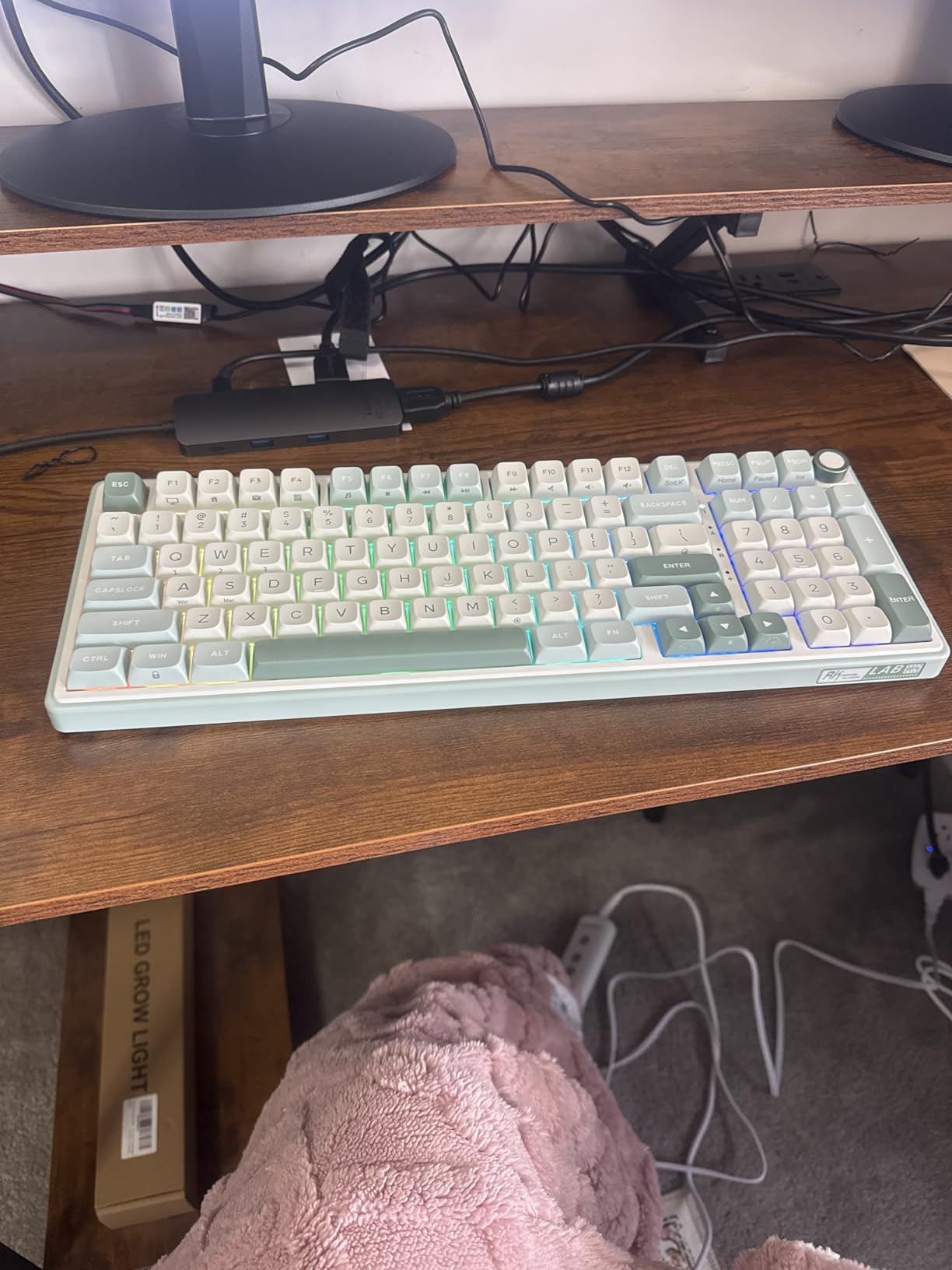 RK ROYAL KLUDGE R98 Pro Wireless Mechanical Keyboard, Creamy Bluetooth/2.4GHz/Wired RGB Gaming Keyboard with Number Pad and Knob, MDA Profile PBT Keycaps, Gasket Hot Swappable Linear Switch, Black customer photo 2