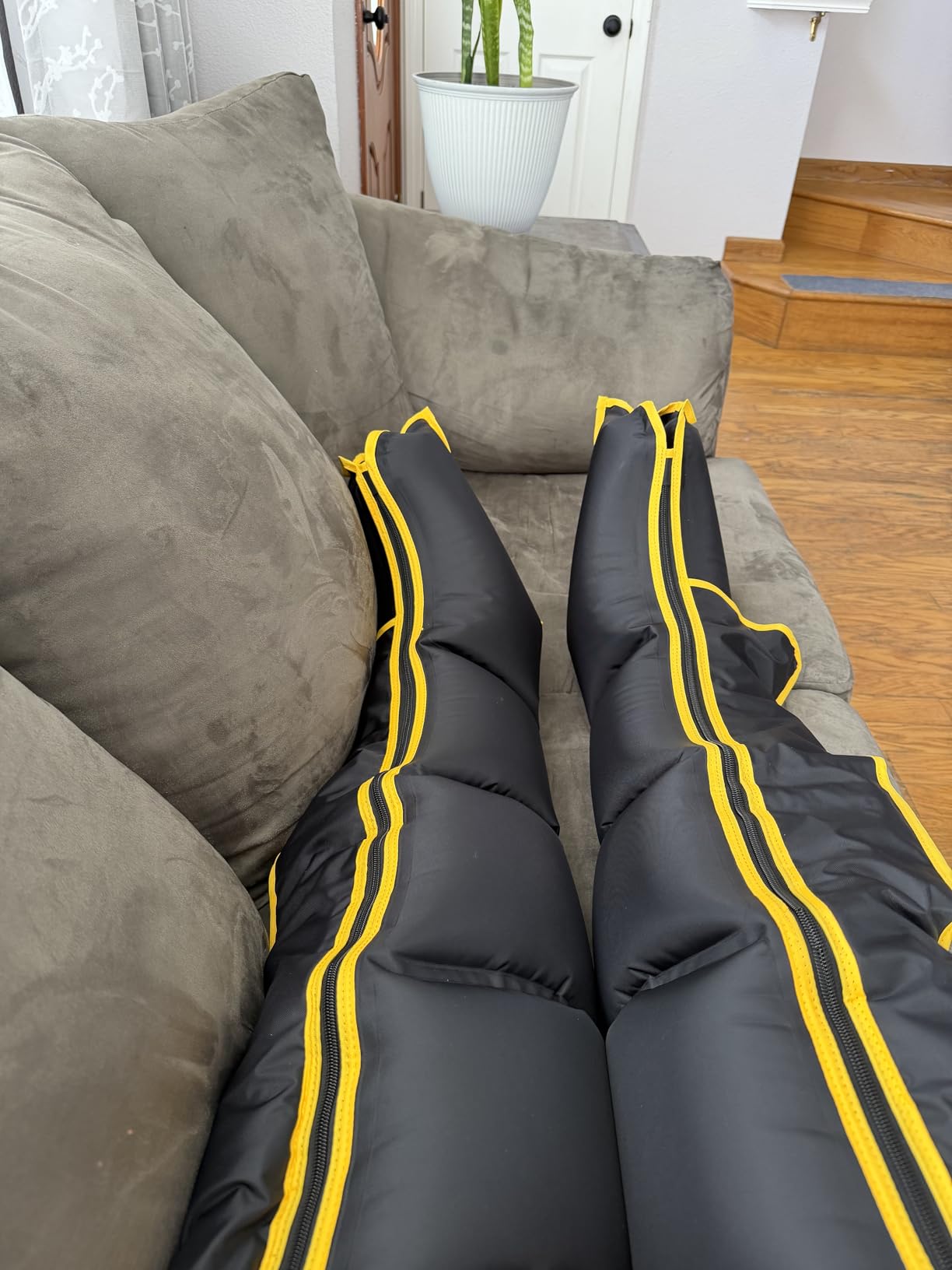 Air Compression Leg Massager, Professional Sequential Foot & Full Leg Massager for Circulation and Pain Relief, Fast Recovery Compression Boots for Athletes, Gifts for Men Women customer photo 1