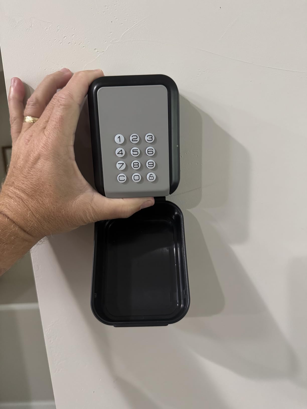 Smart Key Lock Box Electronic Bluetooth Lock Box with APP Control & PIN Code Types,Share eKey Wall Mounted Lock Box for Airbnb Realtor House Office customer photo 1