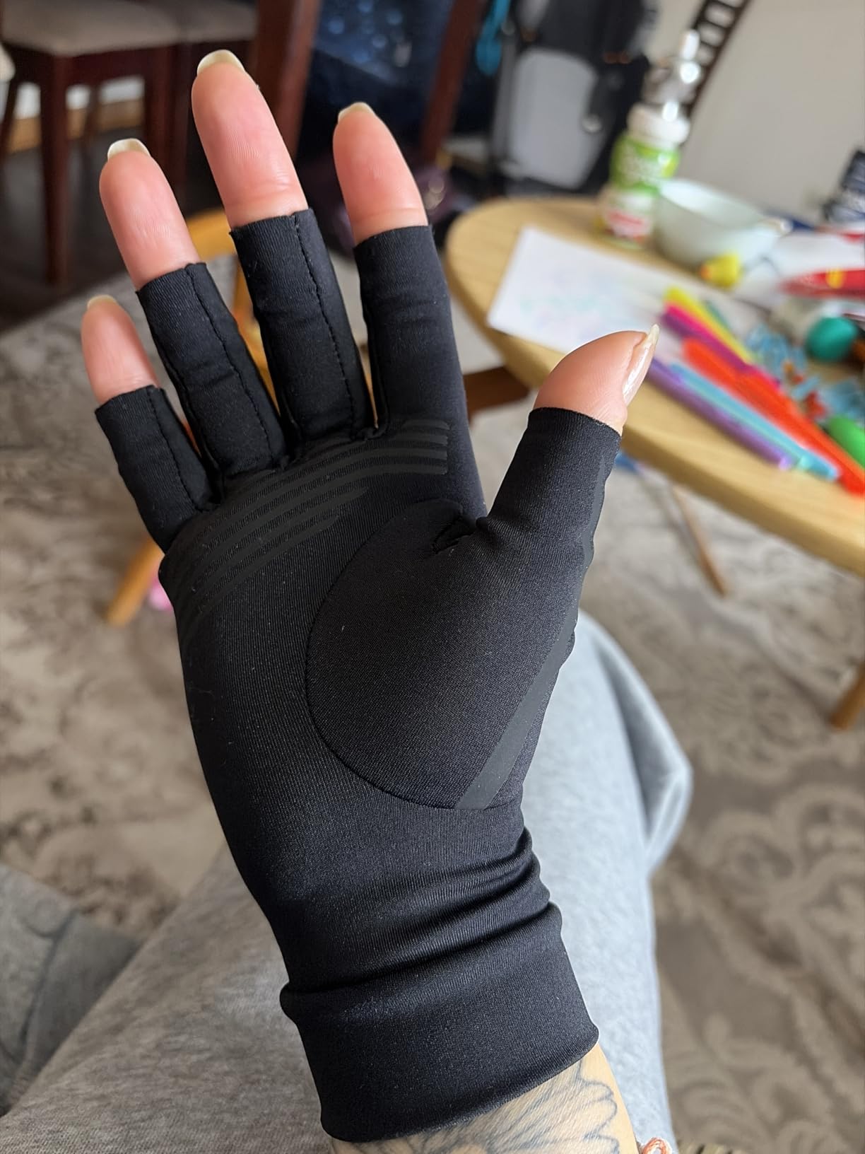 FREETOO Compression Gloves Women Men for Carpal Tunnel, Arthritis Gloves for Women for Pain, Carpal Tunnel Gloves with Grip for Sleeping, Typing, Nerve Pain, Circulation, Fits Palm 7.3'-8.3' Skin M customer photo 1