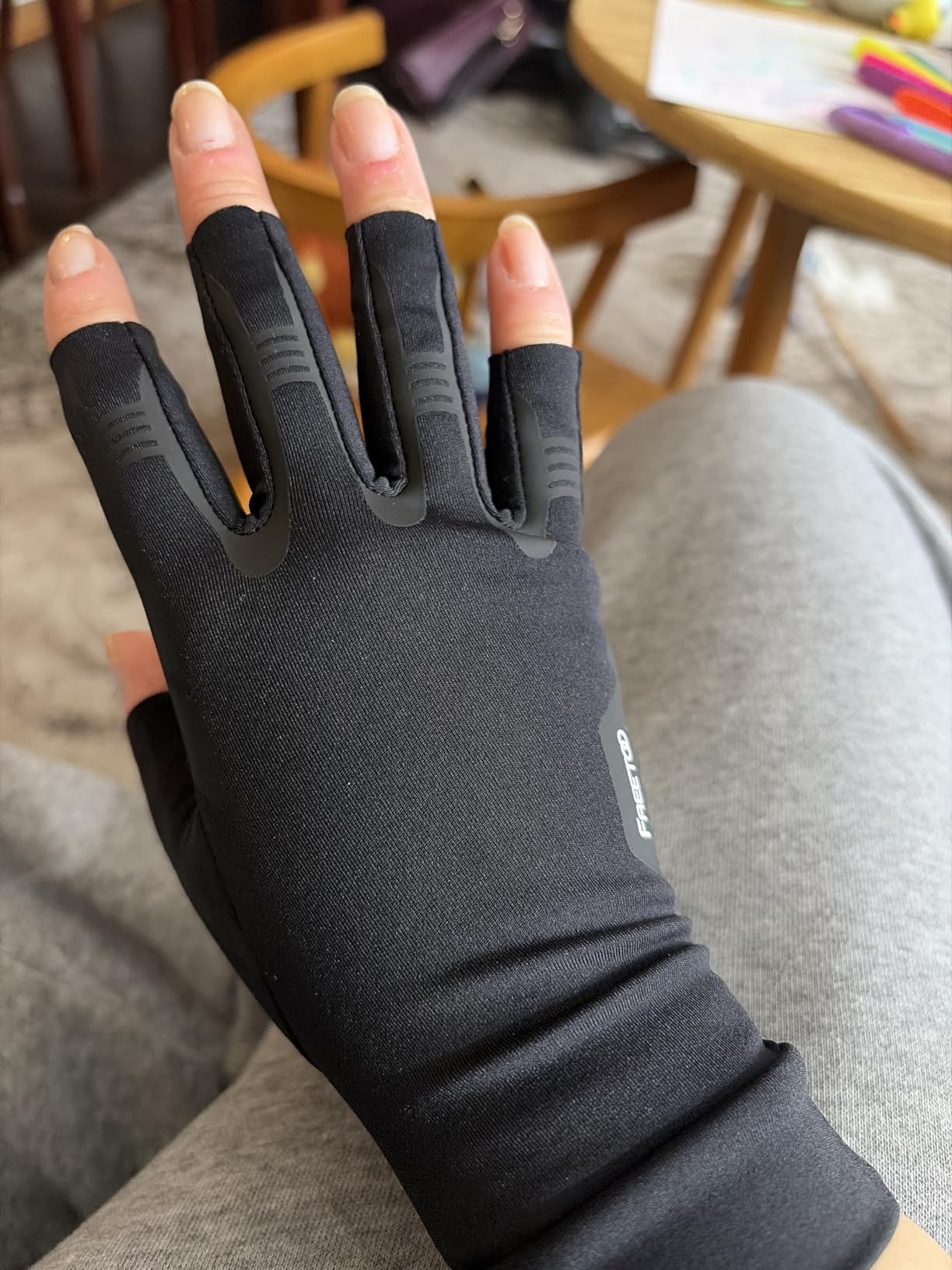 FREETOO Compression Gloves Women Men for Carpal Tunnel, Arthritis Gloves for Women for Pain, Carpal Tunnel Gloves with Grip for Sleeping, Typing, Nerve Pain, Circulation, Fits Palm 7.3'-8.3' Skin M customer photo 2