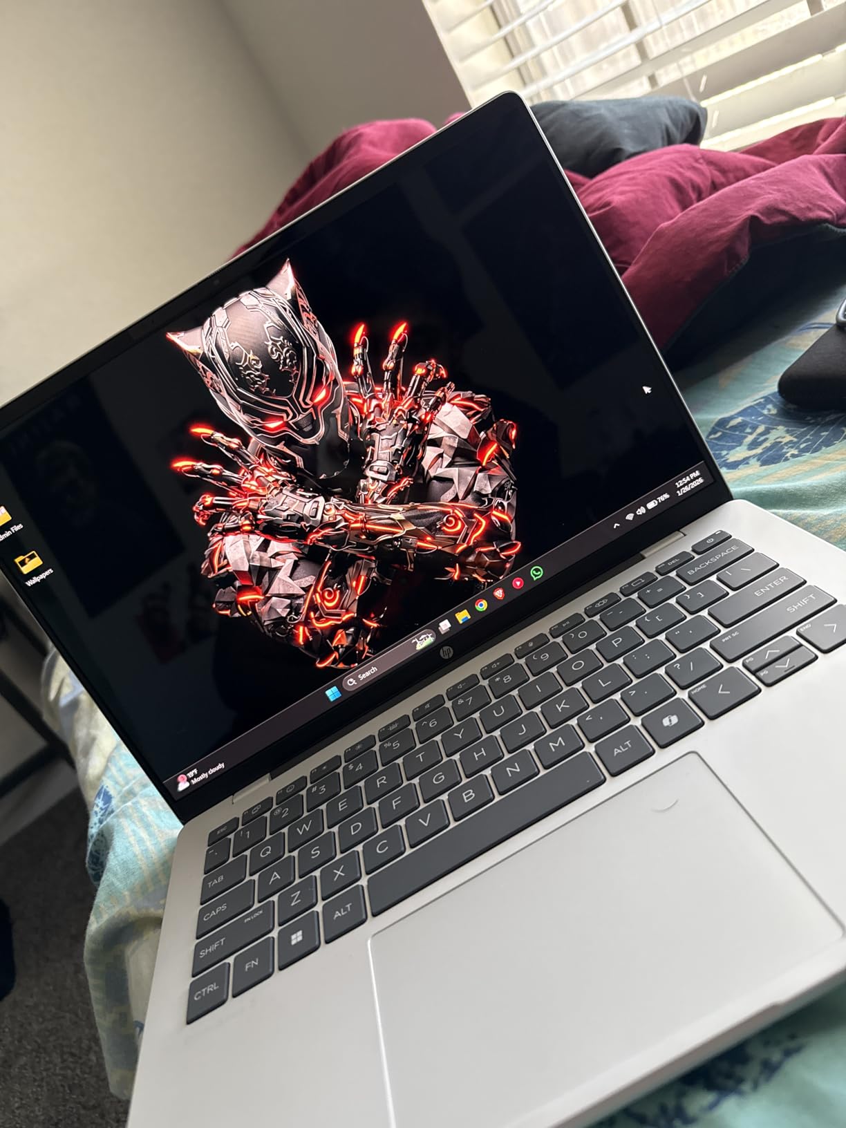 HP OmniBook 5 14 inch Next Gen AI PC, OLED Display, Snapdragon X Plus X1P-42-100, 16 GB RAM, 1 TB SSD, Qualcomm Adreno GPU, Windows 11 Home, Glacier Silver customer photo 1