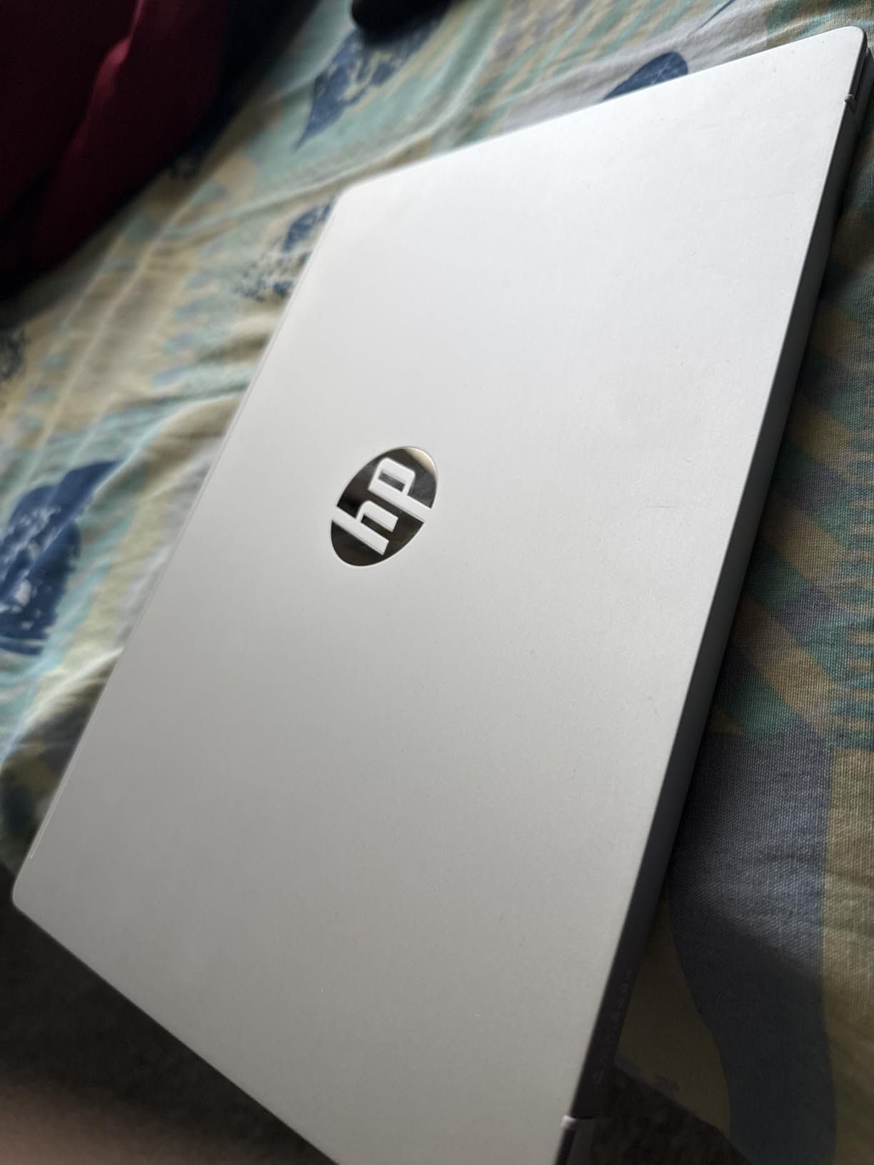 HP OmniBook 5 14 inch Next Gen AI PC, OLED Display, Snapdragon X Plus X1P-42-100, 16 GB RAM, 1 TB SSD, Qualcomm Adreno GPU, Windows 11 Home, Glacier Silver customer photo 2