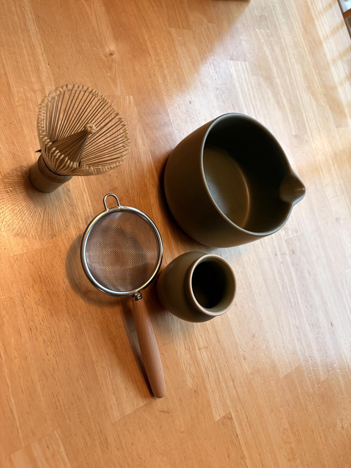 20OZ Matcha Whisk Set - 5PCS Japanese Tea Set Includes Matcha Bowl with Spout, Bamboo Whisk with Ceramic Holder, Bamboo Scoop and Sifter, Matcha Kit for Ceremony, Gift for Matcha Lovers (Matcha Green) customer photo 1