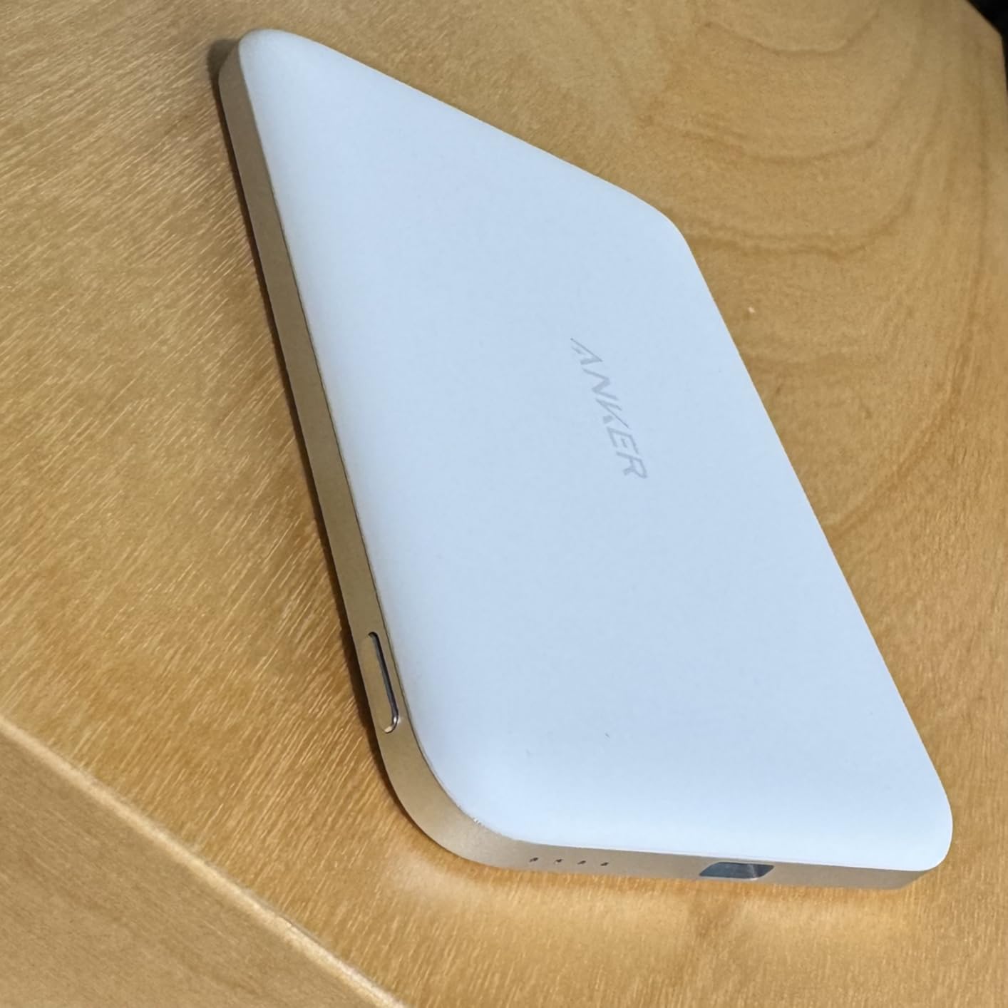 Anker Nano Magnetic Power Bank, 5,000mAh Qi2-Certified 15W Portable Charger | Ultra-Slim Wireless Battery Pack with Ergonomic Design, Compact for Travel, for iPhone 17 / 16 Series and More customer photo 2