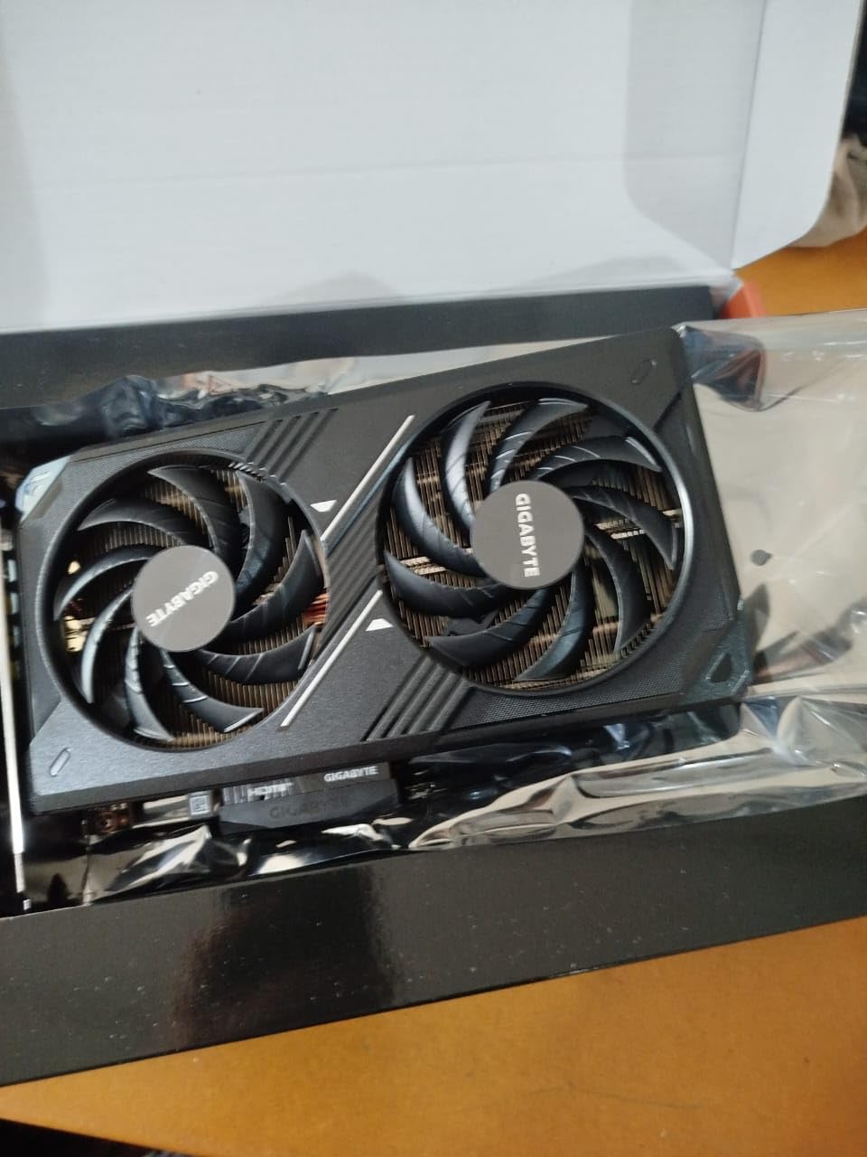 GIGABYTE GeForce RTX 5060 WINDFORCE OC 8G Graphics Card, 8GB 128-bit GDDR7, PCIe 5.0 customer photo 1