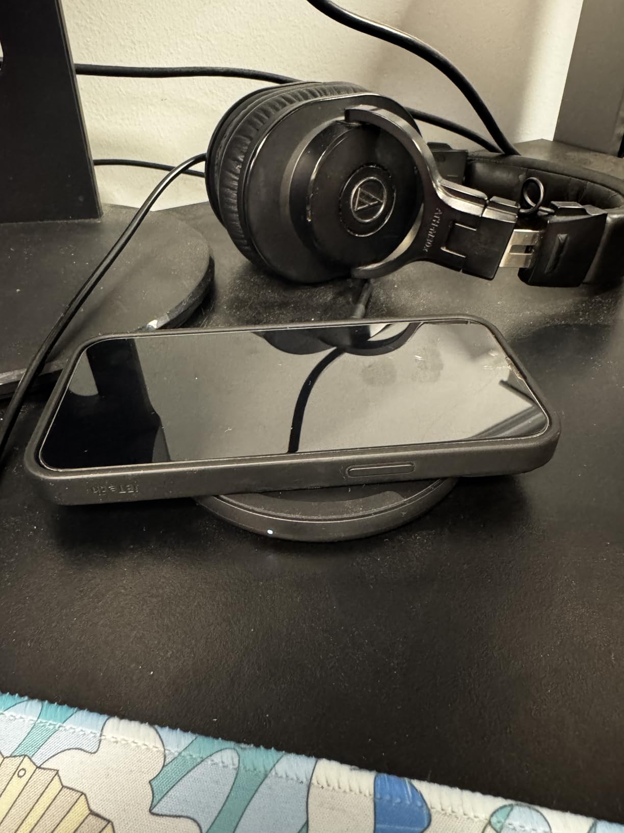 Belkin Wireless Charging Pad 15W - Qi Charger, Charging Station for Apple iPhone 17, iPhone 16/15/14 Series, AirPods, Samsung Galaxy S25, Galaxy S24, Pixel 10 - Power Supply and Cable Included - Black customer photo 2