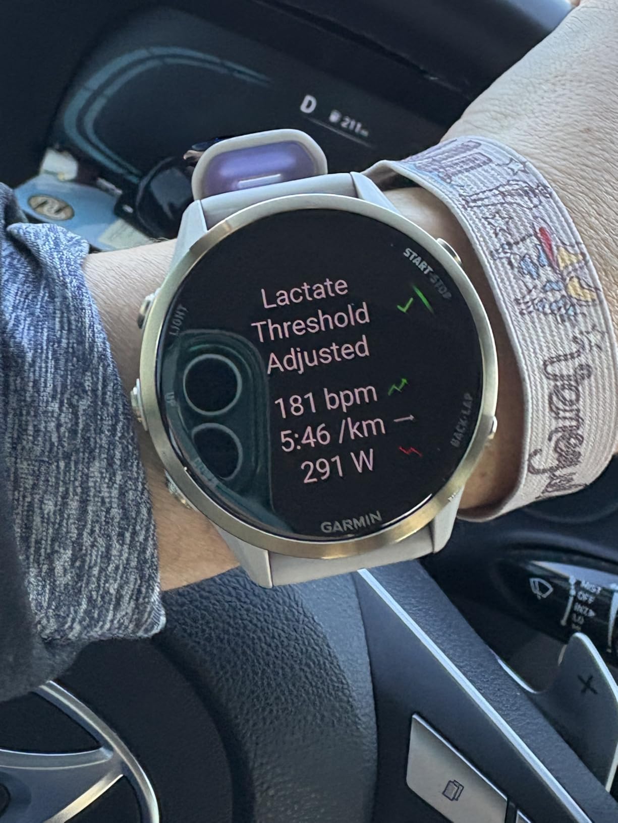 Forerunner 970, Premium GPS Running and Triathlon Smartwatch, AMOLED Display, Built-in LED Flashlight, Carbon Gray DLC Titanium with Black Case and Translucent Whitestone Band customer photo 2