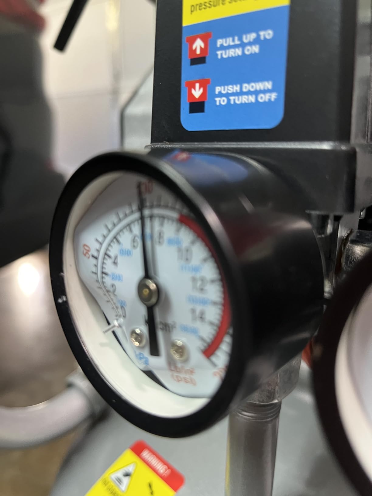 VEVOR 13-Gallon Air Compressor, 2HP, 4.6 SCFM@90PSI, Oil-Free Tank, 66dB Quiet Operation (Maximum Pressure 125 PSI) customer photo 2