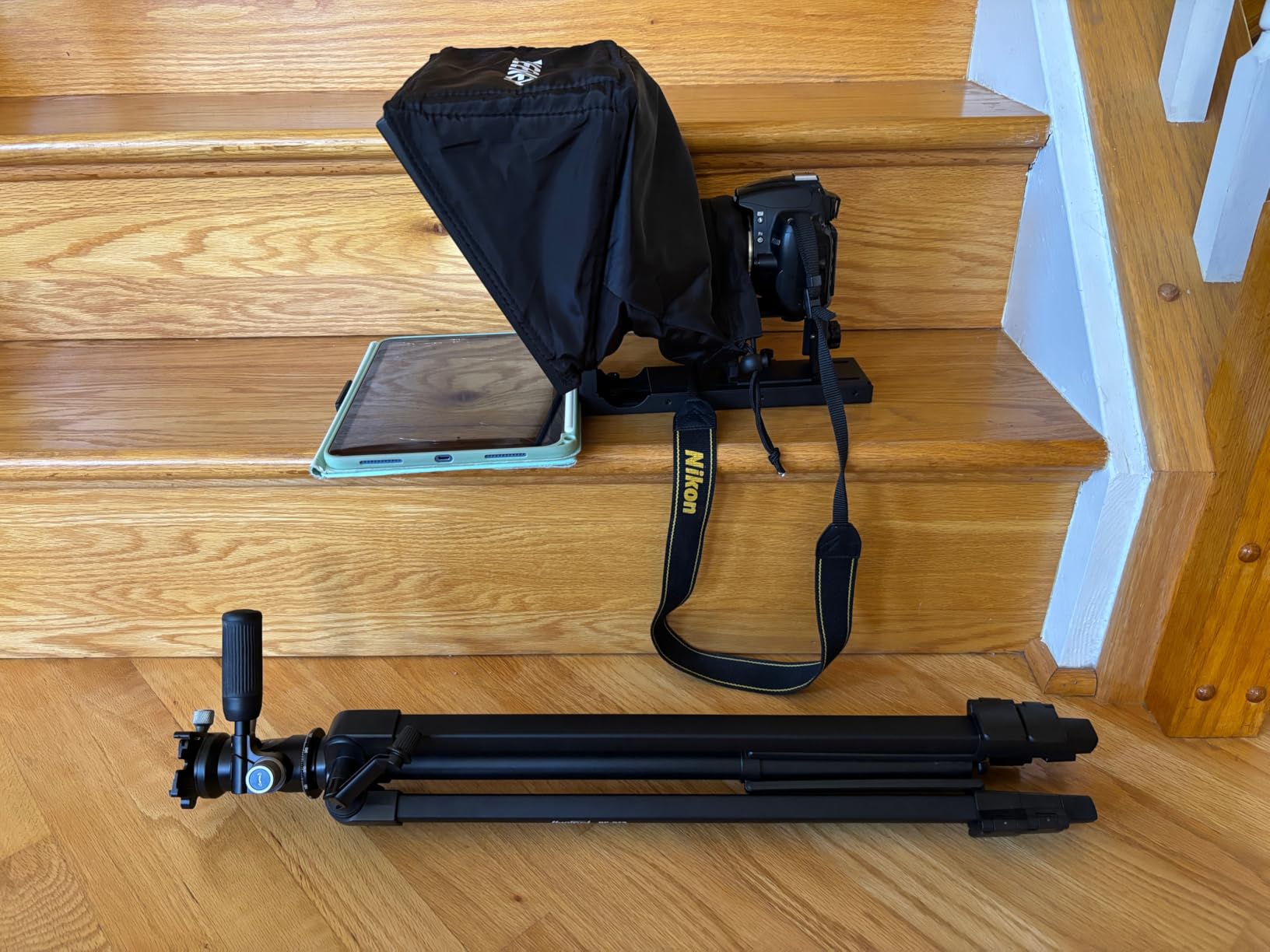 NEEWER Basics X12B Aluminum Alloy Liftable Teleprompter 12