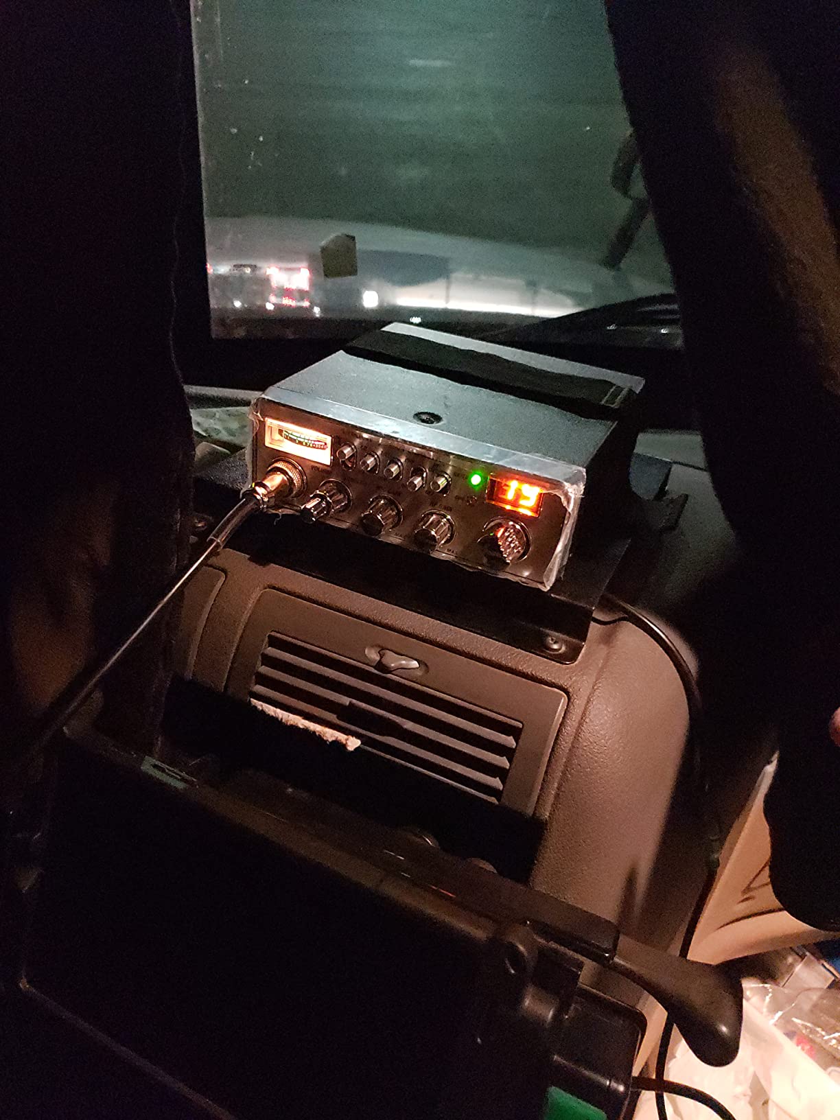 Uniden PC68LTXFM Professional 40-Channel CB Radio with Dual-Mode AM/FM, Integrated SWR Meter, PA/CB Function, Hi Cut, RF/Mic Gain Control, and Instant Channel 9 customer photo 2