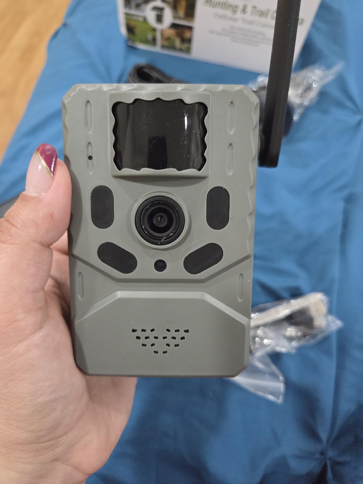 Cellular Trail Camera 4G Unlimited Data Plan Built-in SIM Card 2K Live Feed Game Camera 0.2s Trigger Solar Powered Trail Camera with Night Vision Motion Activated Waterproof IP66 customer photo 1