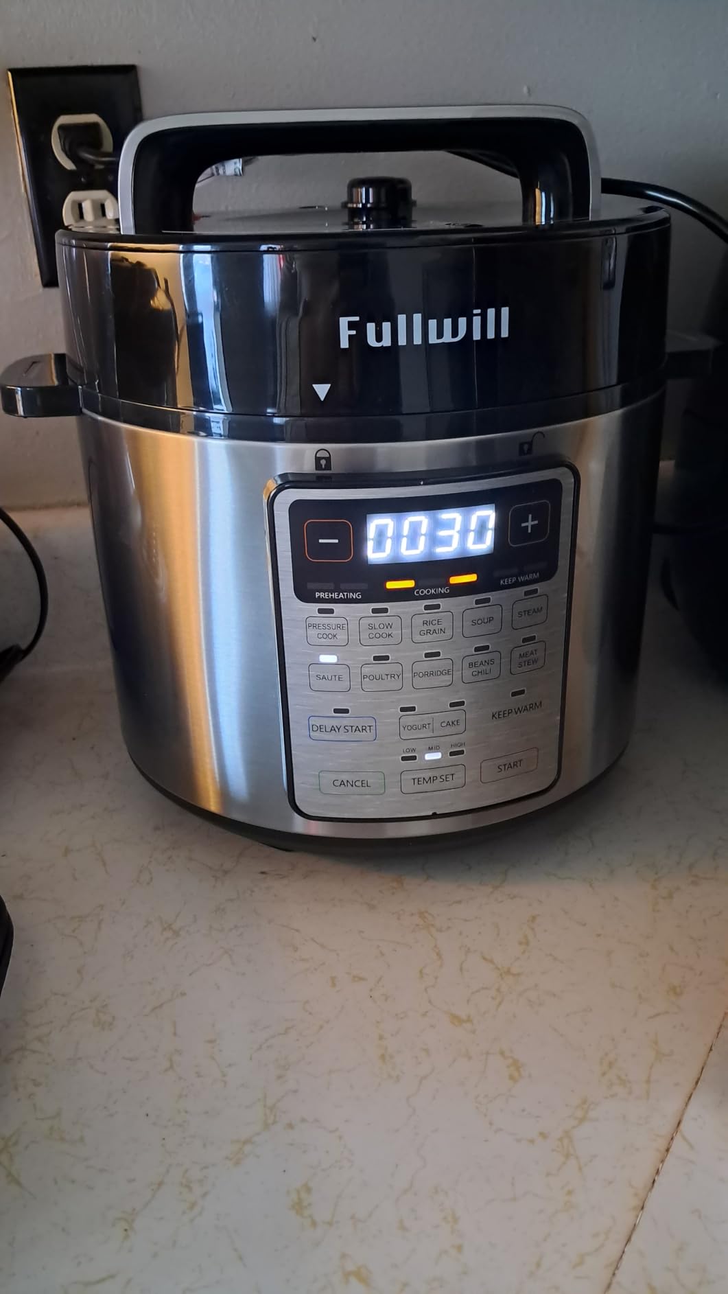 Fullwill 9-in-1 Electric Pressure Cooker(2026 Upgraded), 12 Presets Instant Multi Cooker, Olla de Presion Nonstick Pot 6 Quarts customer photo 1
