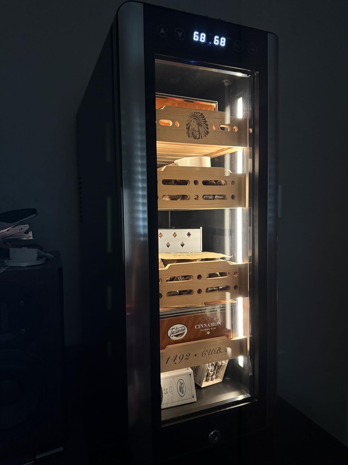 LIHTUN 25L Electric Humidor Cabinet for 150 Cigars, Thermoelectric Cooling, Adjustable Temperature and Humidity customer photo 2