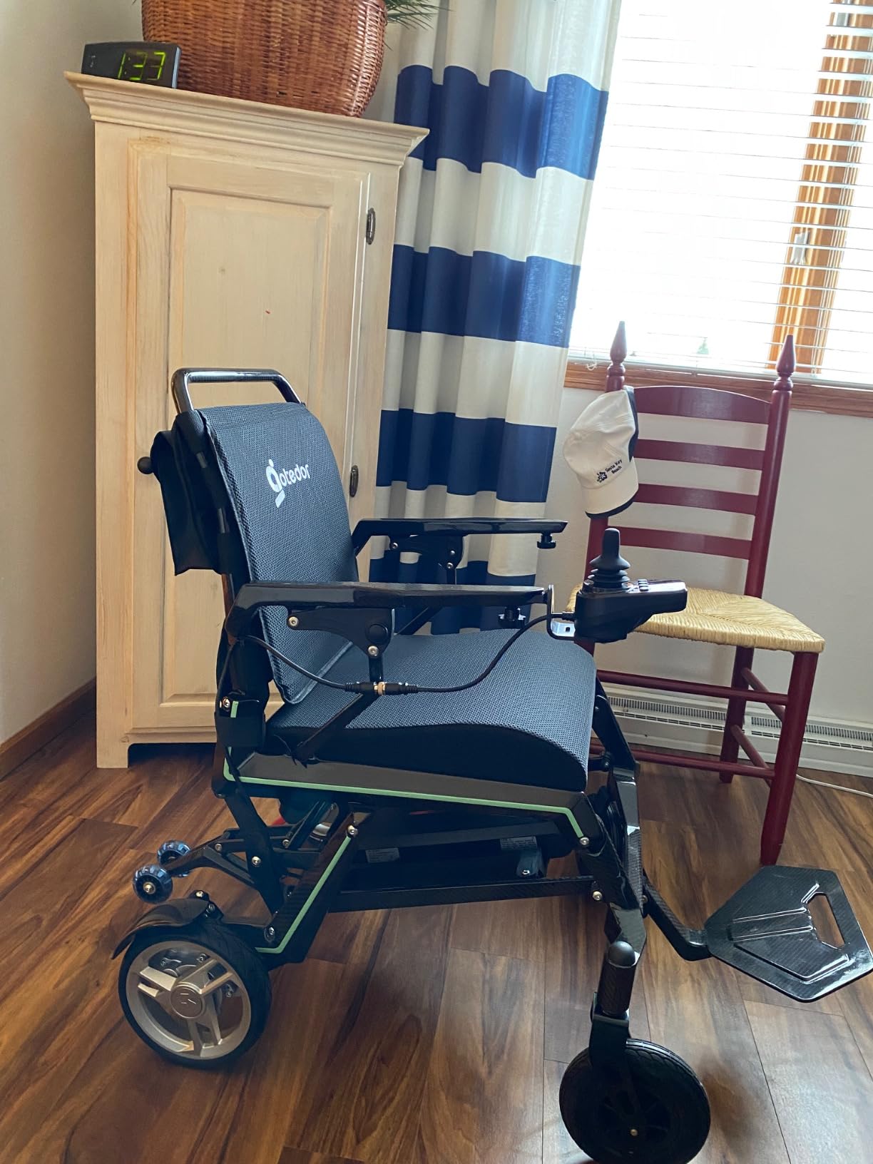 Aotedor Full Carbon Fiber Electric Wheelchair for Adults & Seniors, 35 lbs Lightweight Foldable All-Terrain, 22-Mile Range, 2 Batteries, Airline & FSA Approved customer photo 2