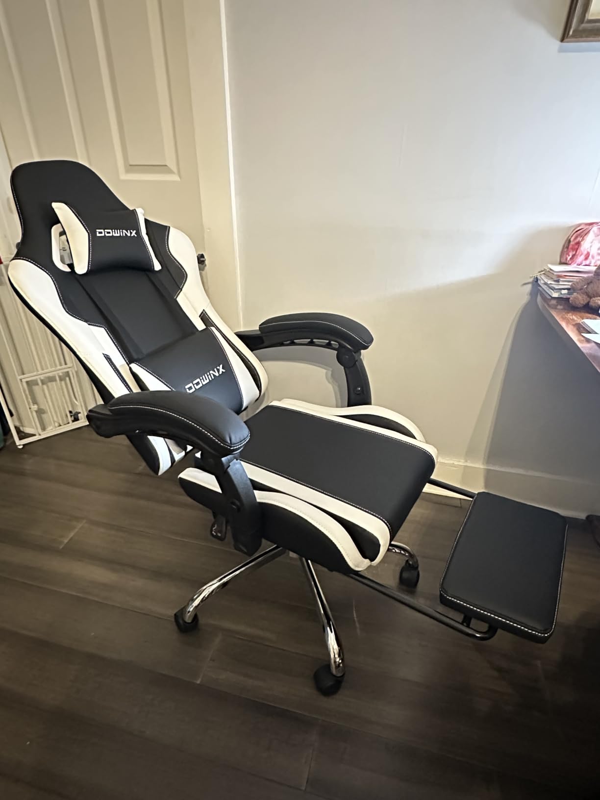 Dowinx Ergonomic Gaming Chair with Footrest, Heavy Duty 330lbs Office Chair, Massage Lumbar Support, Adjustable Height & Headrest Pillow (White) customer photo 2