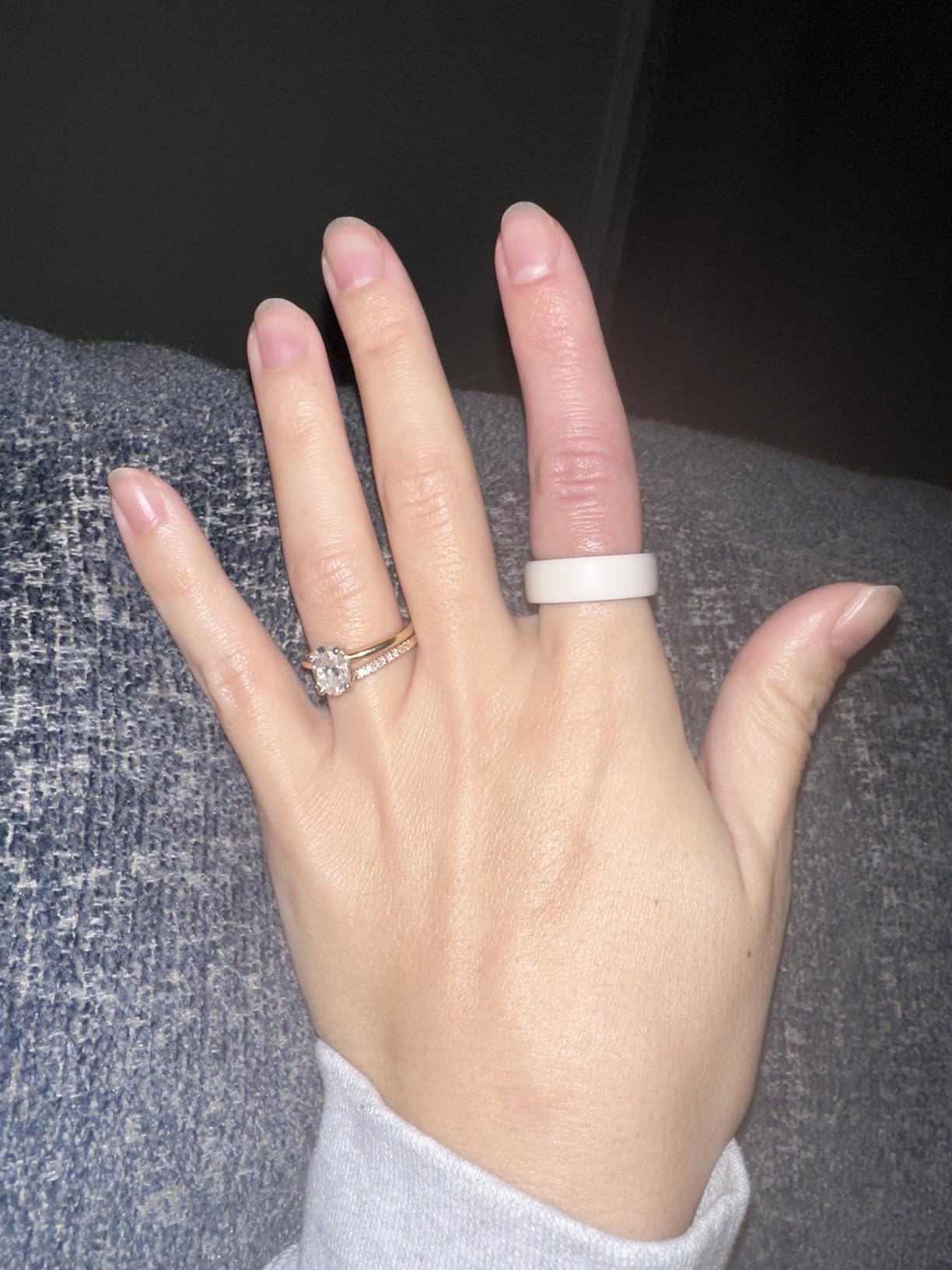 Oura Ring 4 Ceramic Cloud - Size 9 - Size Before You Buy customer photo 1
