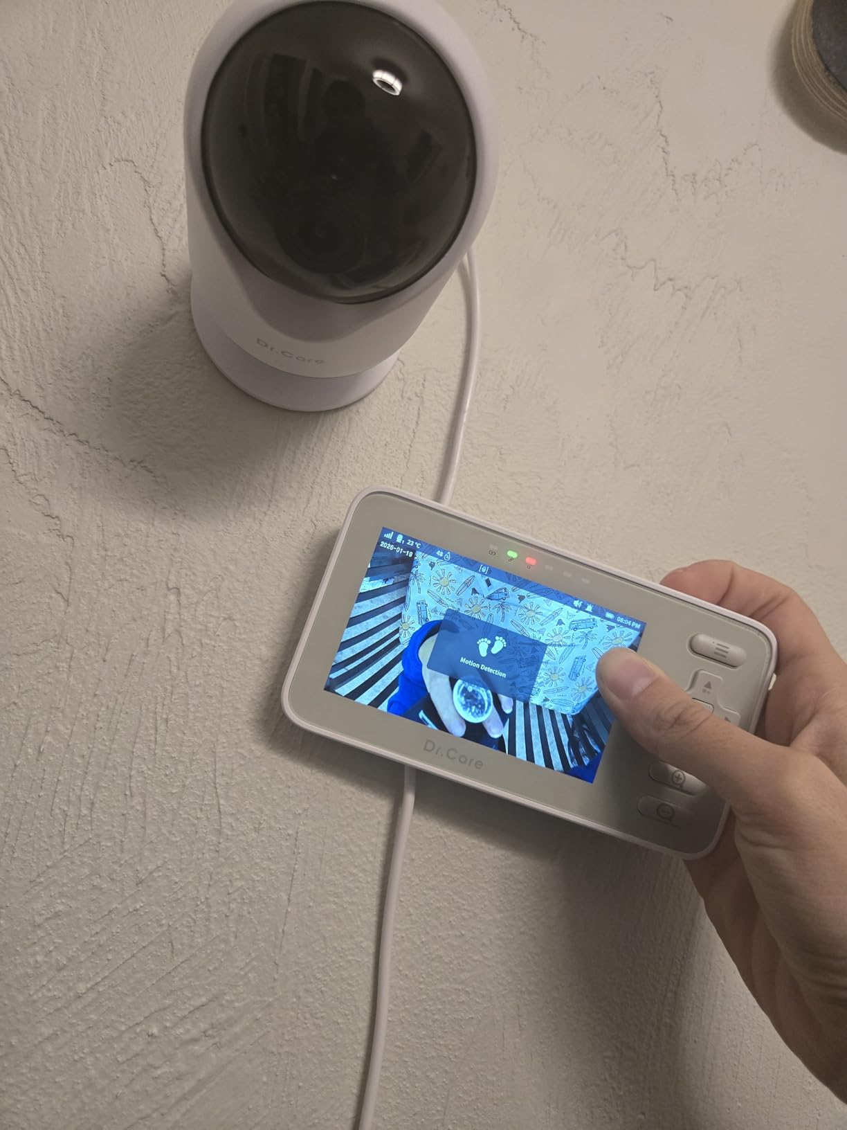 Dr.Care VistaView Lite Smart WiFi Baby Monitor - 4 inch 720P Split Screen and 1080P Camera App Control customer photo 1