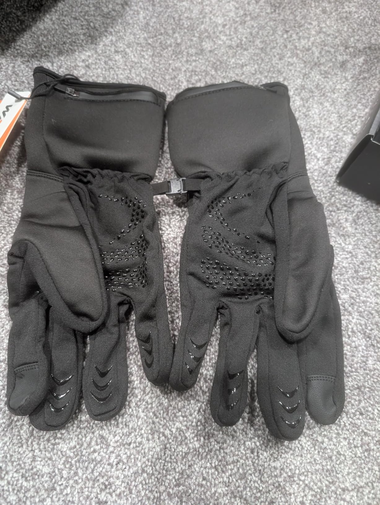 WASOTO Heated Glove Liners for Men Women 7.4V Battery 22.2WH Thin Gloves Electric Rechargeable Touchscreen Heated Work Gloves for Camping Hunting Fishing Hiking Running Driving Arthritis Raynaud customer photo 1