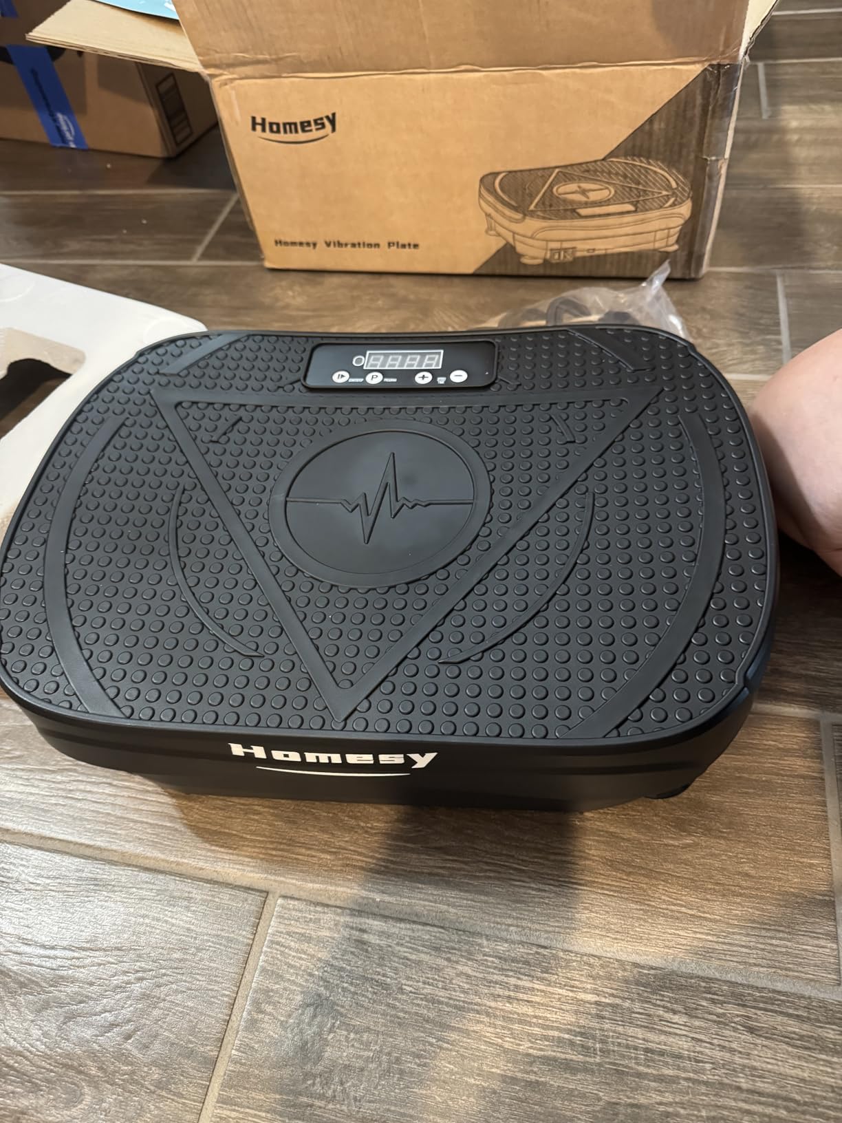 Homesy Vibration Plate Exercise Machine, Vibrating Plate for Lymphatic Drainage, Full Body Shake Platform Board for Home Fitness and Fat Burning, Sport Gym Equipment for Women Men customer photo 1
