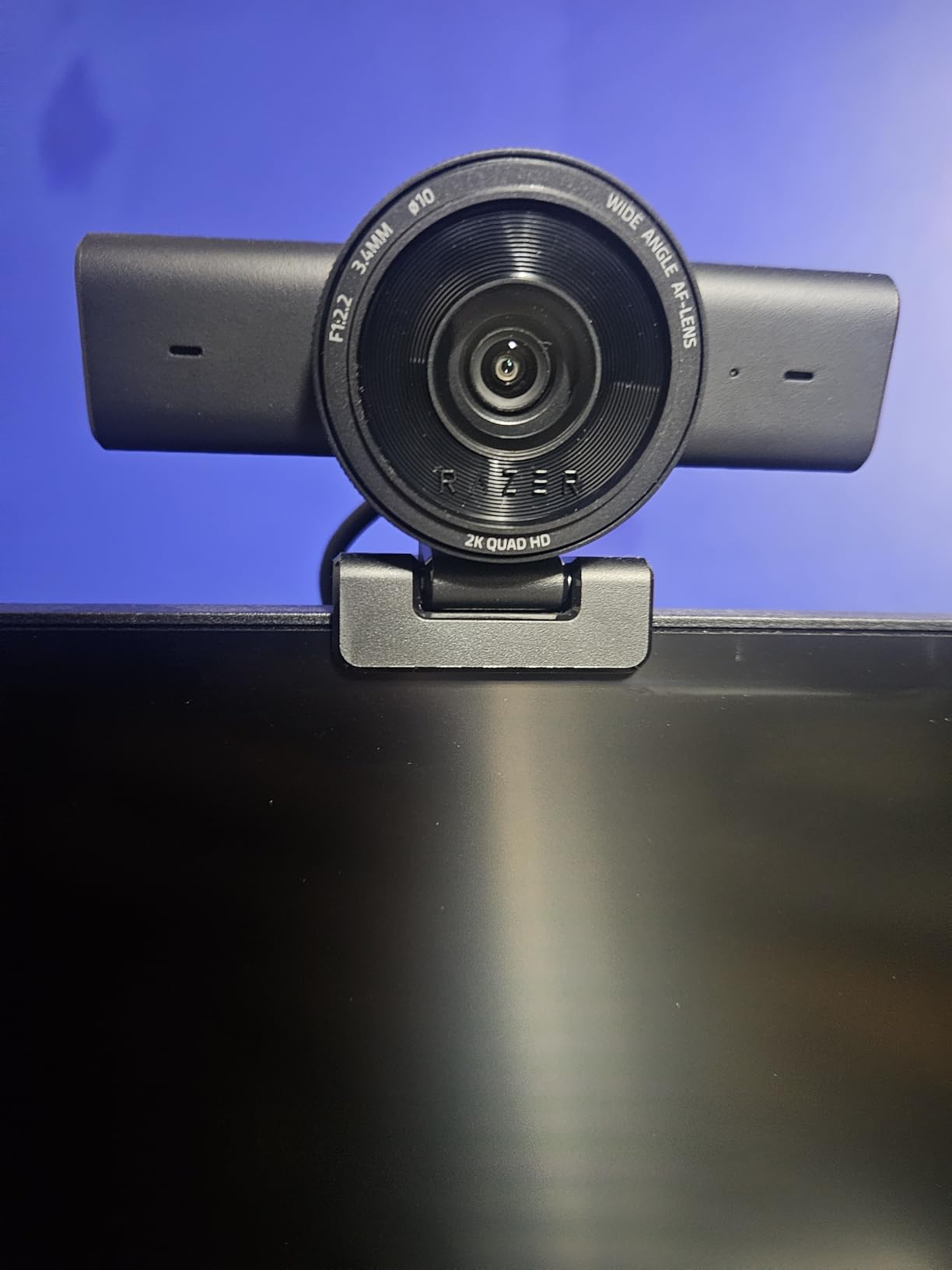 Razer Kiyo V2 X Streaming Webcam: 1440p 60 FPS - Auto Focus - Built-in Microphone - Wide Angle Lense - Integrated Privacy Shutter - Works with OBS, Xsplit, Streamlabs, Discord, Zoom, Teams - Black customer photo 2