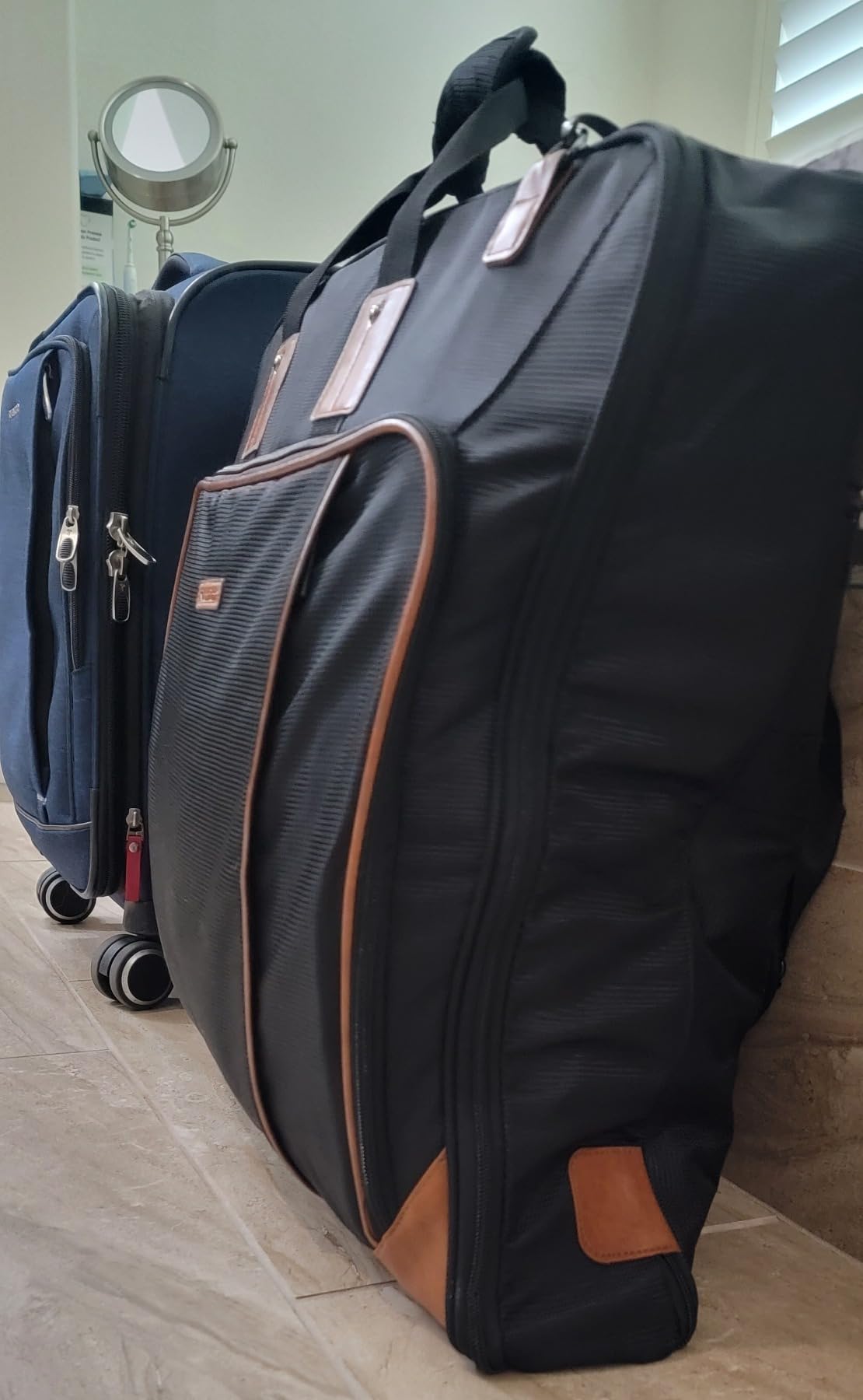 Noozion Garment Bag for Travel, Large Carry On Suit Bag for Business Up to 3 Suits, Wrinkle Free with Shoulder Strap, Laptop Compartment, and Wet-Dry Pocket customer photo 1