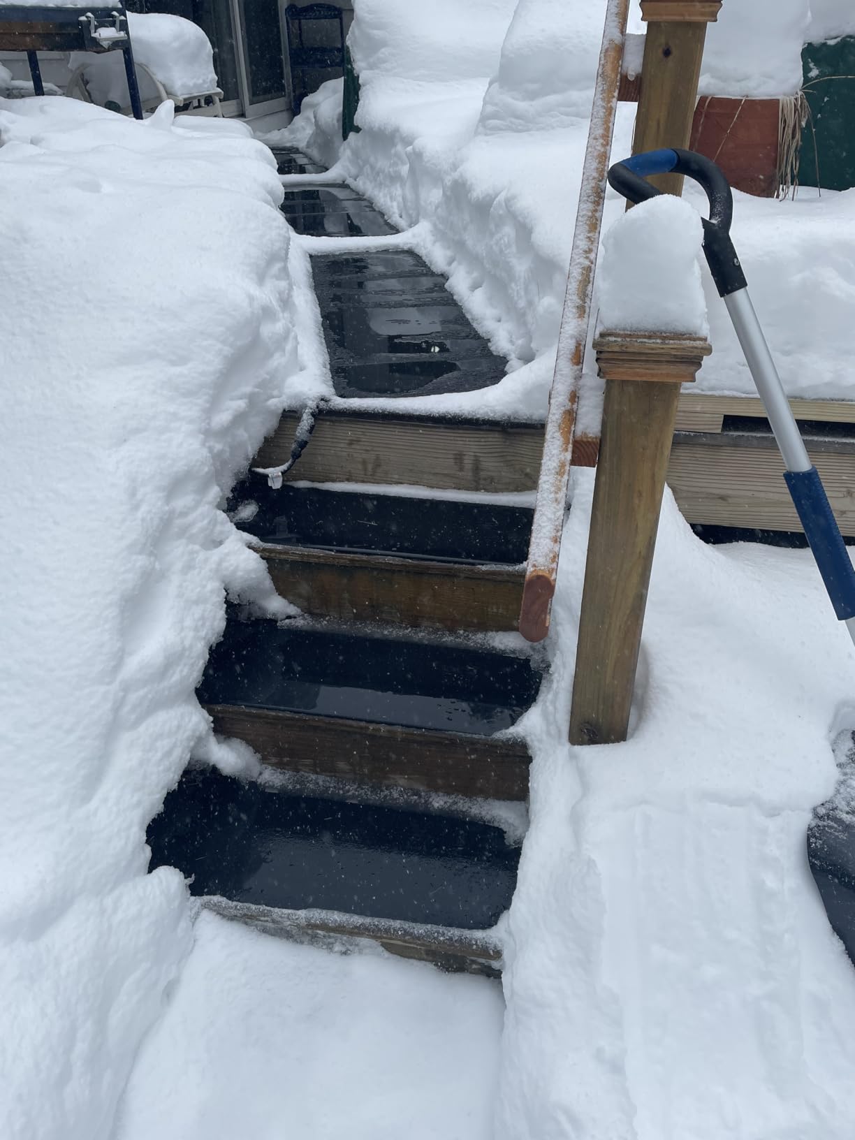 HeatTrak Heated Snow Melting Mat with Power Unit - Heated Outdoor Mats for Walkways - Electric Snow Melting Mats for Decks and Sidewalks - No-Slip Snow and Ice Melt Heated Sidewalk Mat (20'' x 60'') customer photo 1