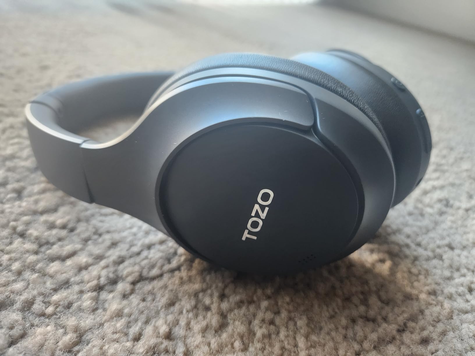 TOZO HT3 Hybrid Noise Cancelling Wireless Headphones, 90H Over Ear Headset - Hi Res Audio, AI Voice Assistant, Dual Device Connection, 32 Custom EQs, ANC, Foldable, Bluetooth 6.0 Black customer photo 2