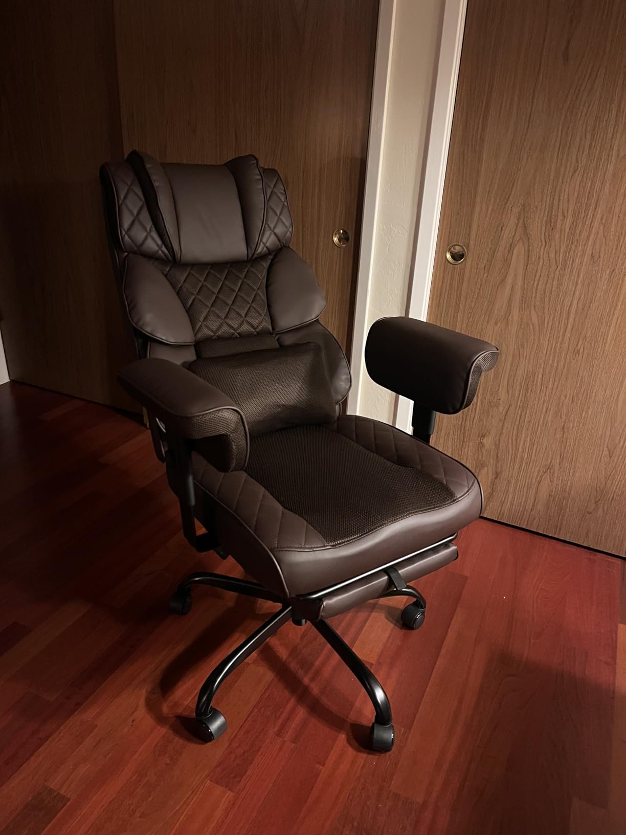 Vonesse Big and Tall Office Chair, Desk Chair with Soft Adjustable Armrests, Ergonomic High Back Gaming Chair with Lumbar Support, Executive Computer Chairs with Footrest (PU Leather, Black) customer photo 1