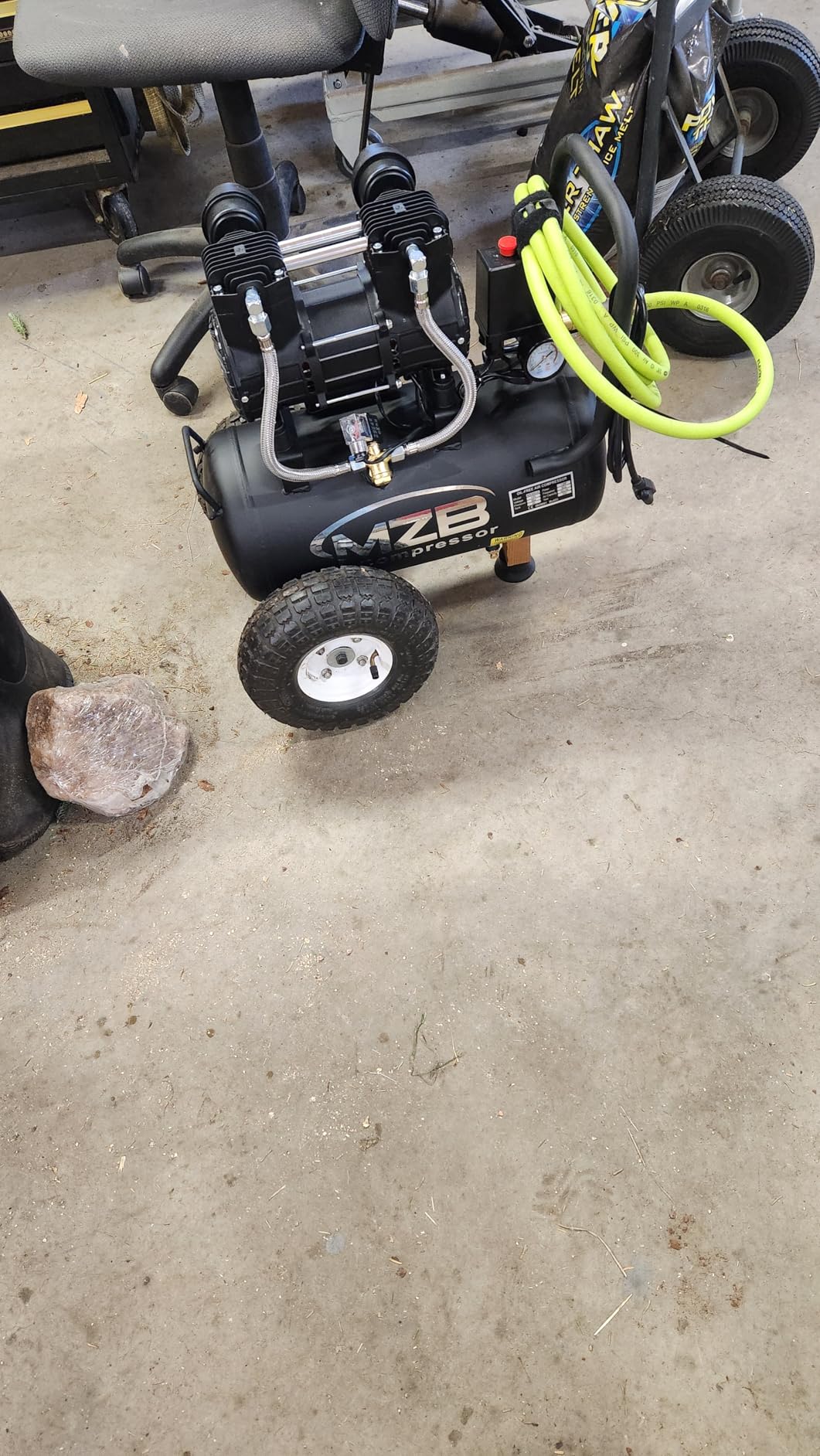 MZB 2.4 Gallon Ultra Quiet Air Compressor 1.0HP 110V/60Hz 5.65CFM, MAX 115PSI Steel Tanks Oil-Free 65dB Noise Level Air Compressor for Spray Painting, Auto Repair, Carpentry Decoration customer photo 2
