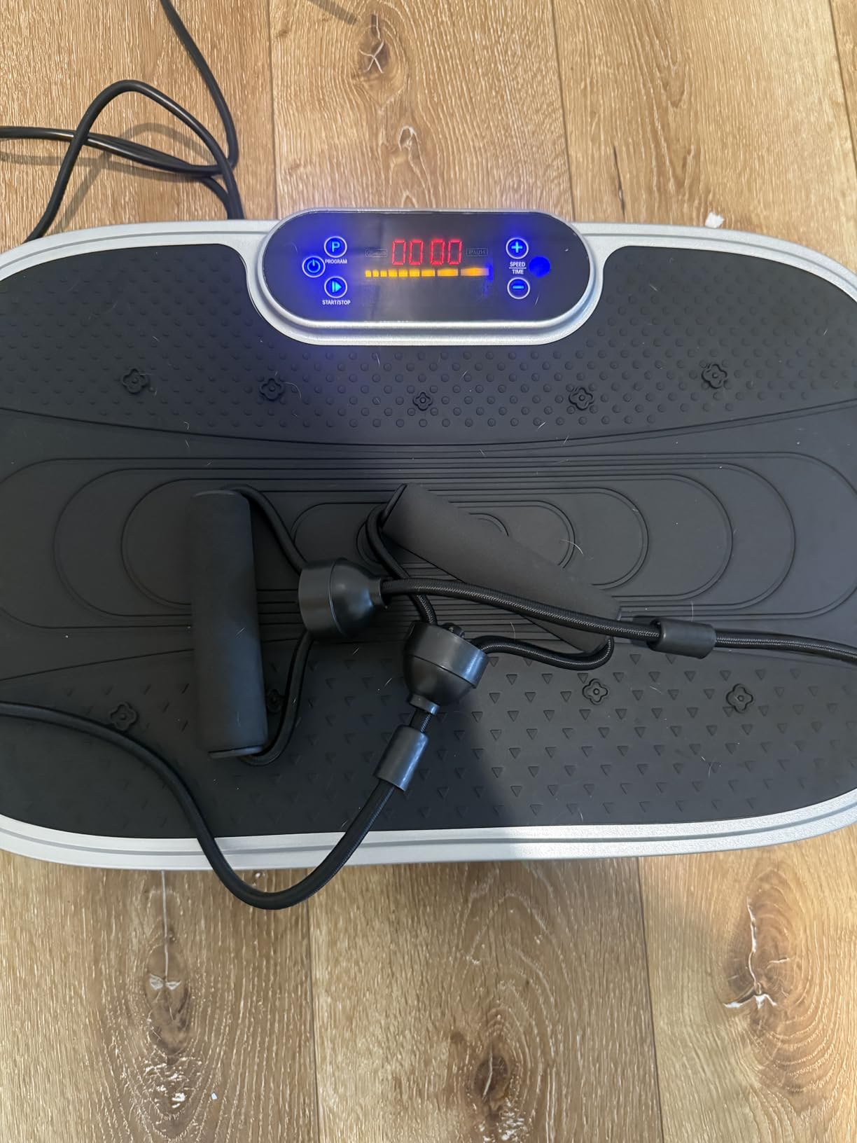 Vibration Plate Exercise Machine for Weight Loss and Lymphatic Drainage - 330lbs Capacity Vibrating Platform for Home Gym Workout, Full Body Shaker Pilates Equipment with Loop Bands for Women and Men customer photo 1