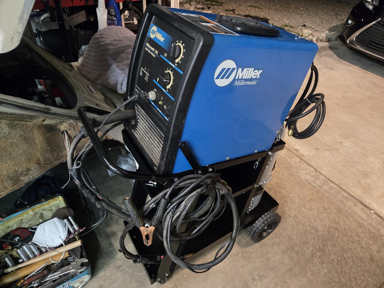 3 Tier Welding Cart, Heavy Duty Welder Cart with 360° Swivel Wheels, Tank Storage Safety Chains, Rolling MIG Welder Cart for TIG, ARC, MMA, Plasma Cutter Welding Machine, Black customer photo 1