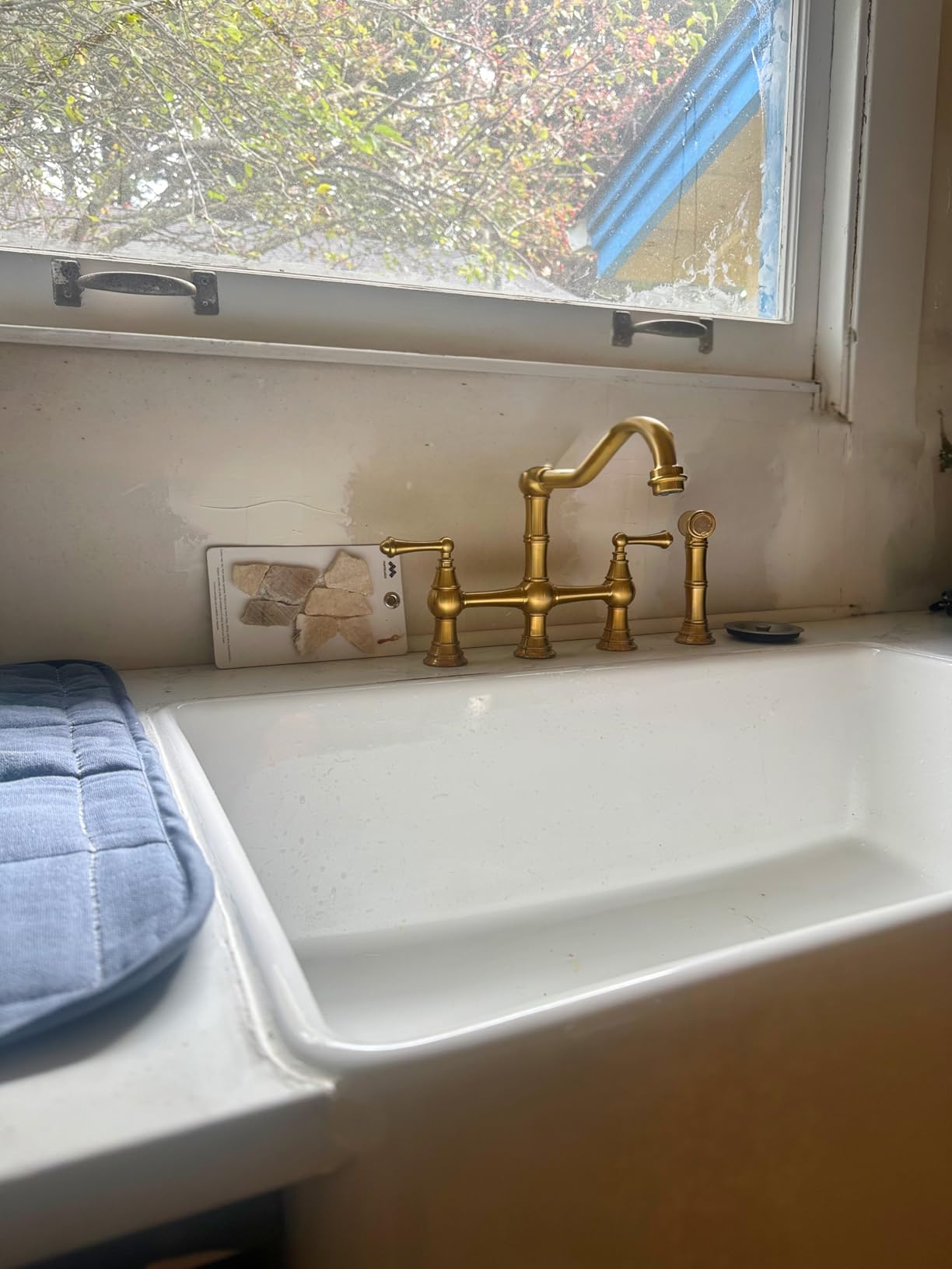 Dcolora 33x18 White Farmhouse Sink, Reversible Apron Front Kitchen Sink, Ceramic Fireclay, Double-Sided Front Design with Smooth & Fluted Pattern customer photo 1