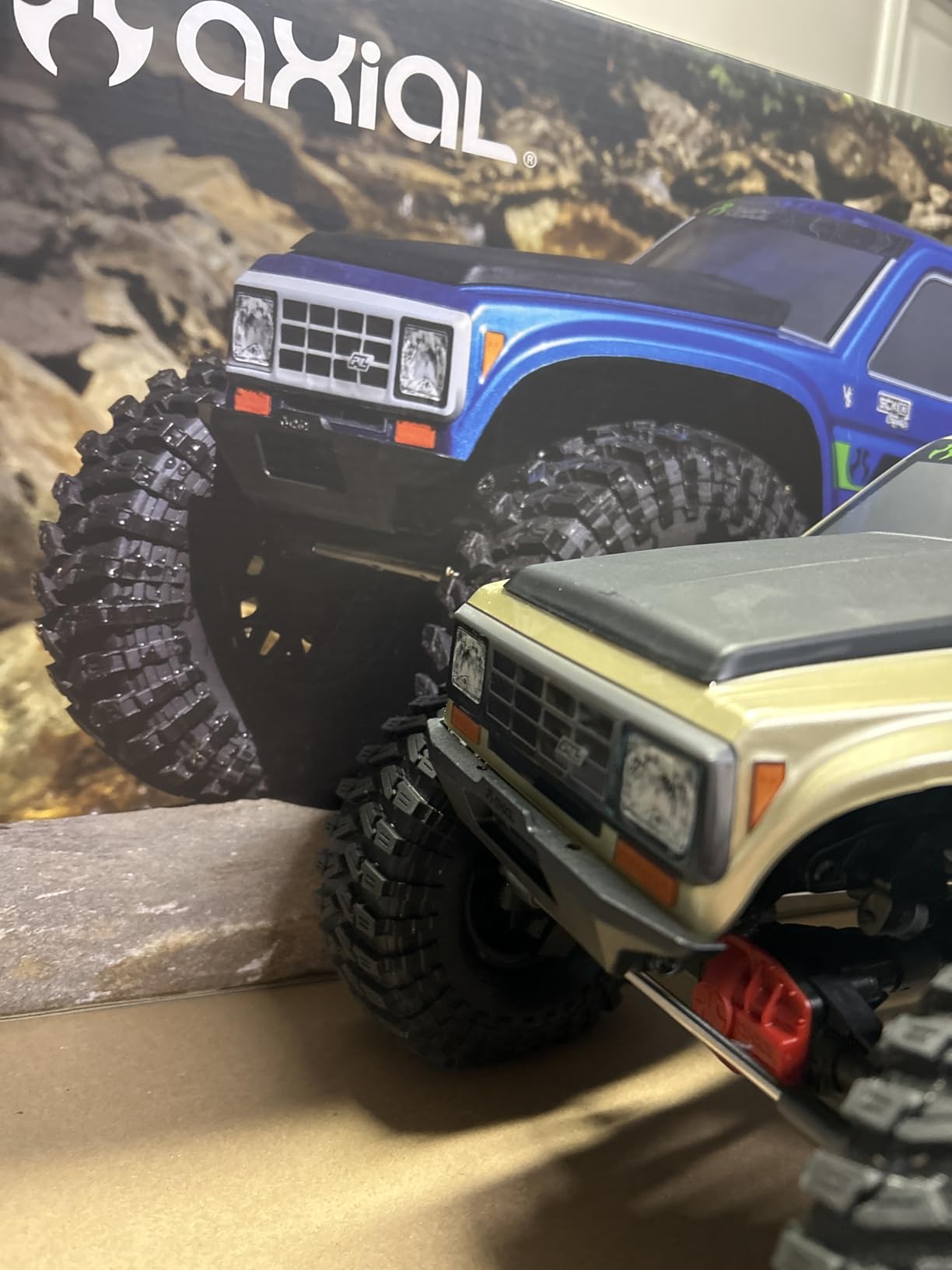 Axial RC Truck SCX10III Coyote: 1/10 4WD RTR with Battery and Charger, Brushed Rock Crawler, Gold customer photo 2