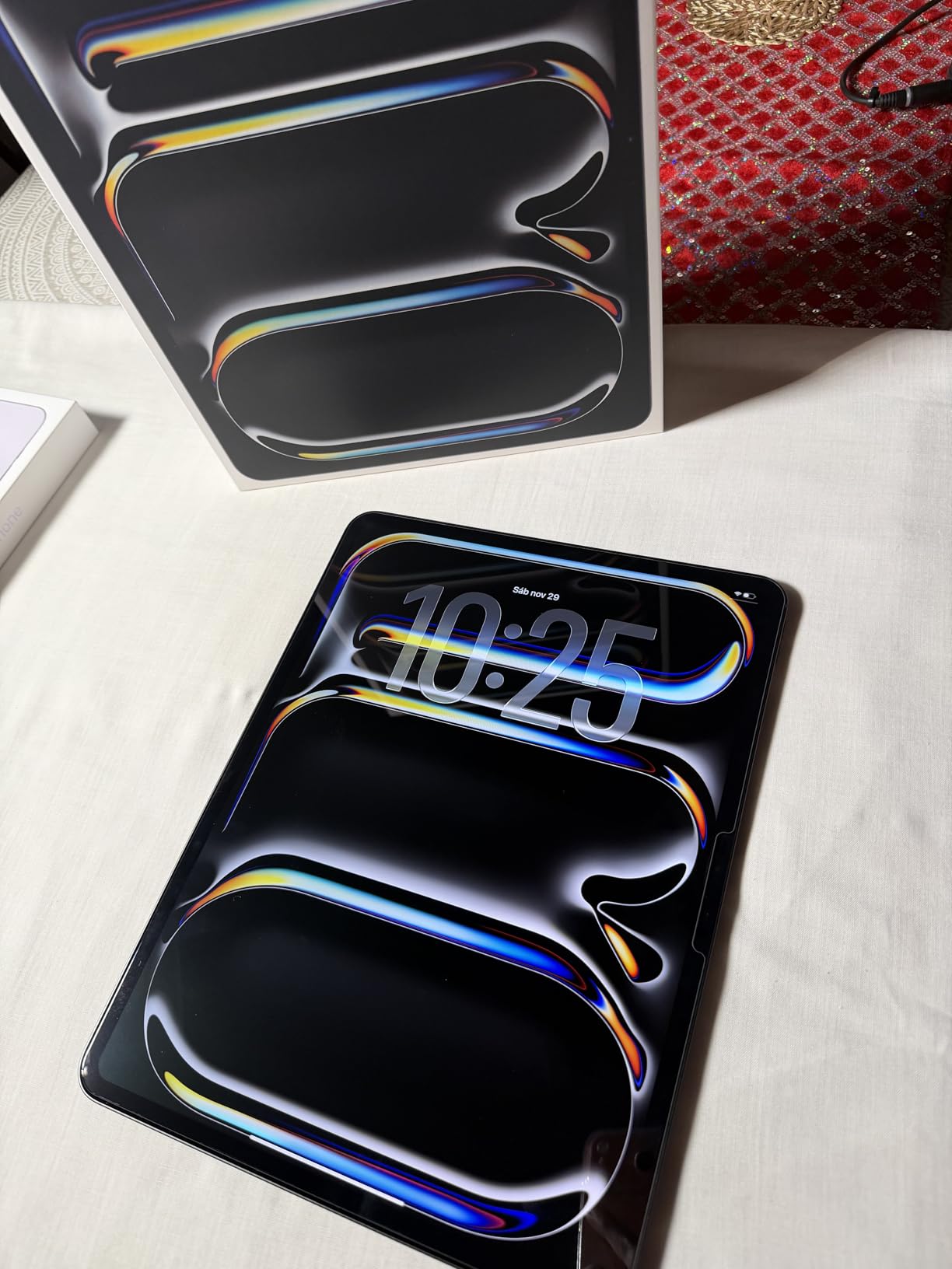 iPad Pro 13-inch (M5): Ultra Retina XDR Display, 1TB, Landscape 12MP Front Camera/12MP Back Camera, LiDAR Scanner, Wi-Fi 7 with Apple N1, Face ID, All-Day Battery Life - Silver customer photo 2