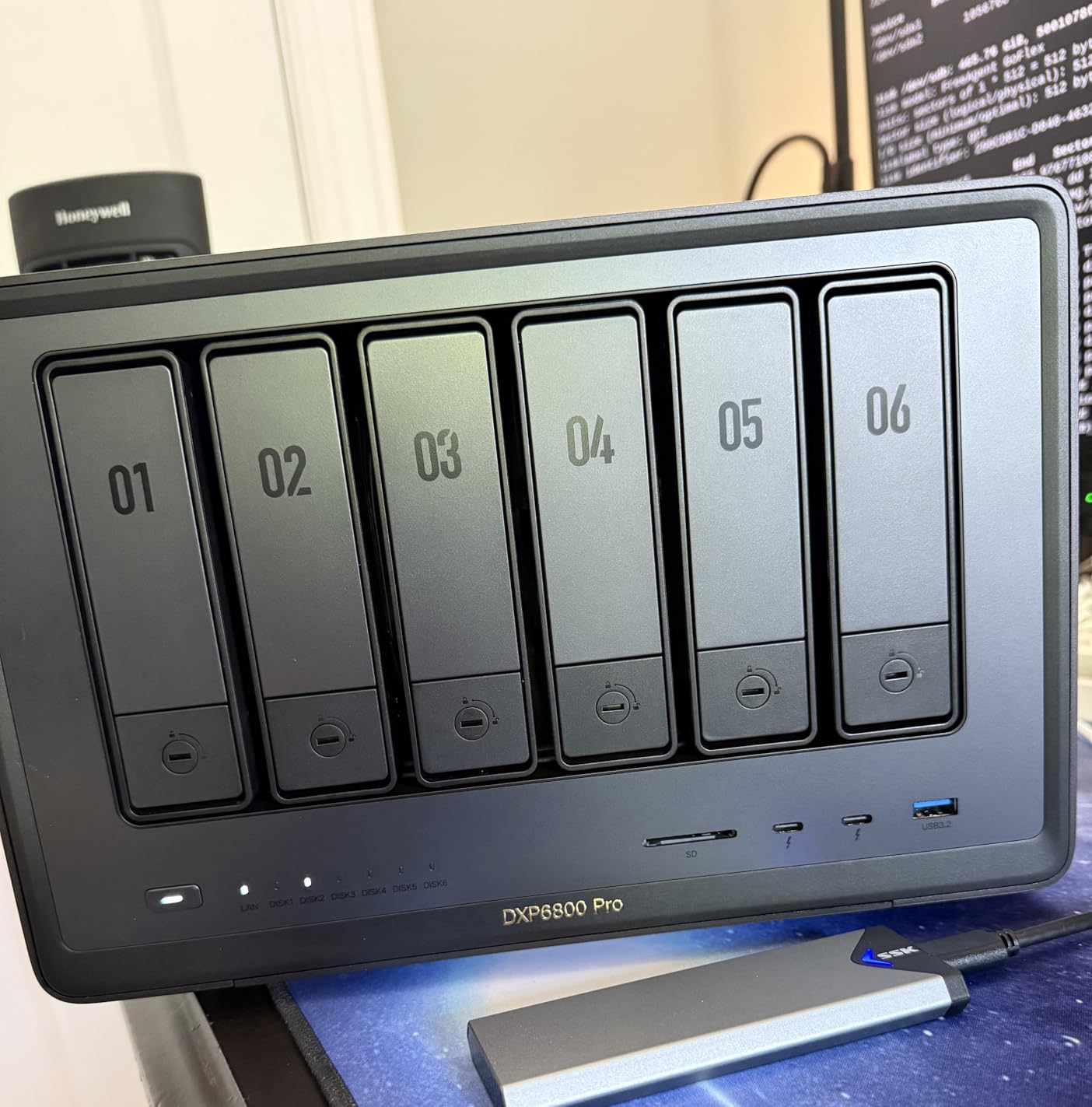 UGREEN NAS DXP4800 Pro 4-Bay Desktop NAS, Intel® Core™ i3-1315U 6-Core CPU, 8GB DDR5 RAM, 128G SSD, 1x 10GbE, 1x 2.5GbE, 2X M.2 NVMe Slots, 4K HDMI, Network Attached Storage (Diskless) customer photo 2