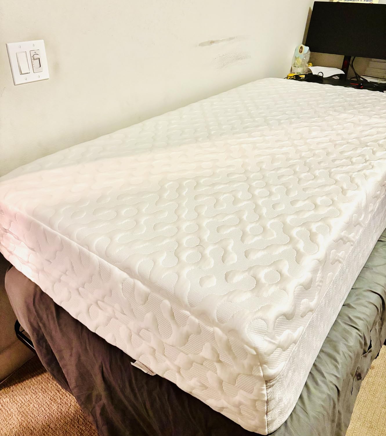 Yaak 14 Inch King Size Mattress, Cooling King Size Memory Foam Mattress in a Box for Hot Sleepers, Pressure Relief with Comfort Foam, Certipur-US Certified, USA-Made Foam, Medium Firm customer photo 2