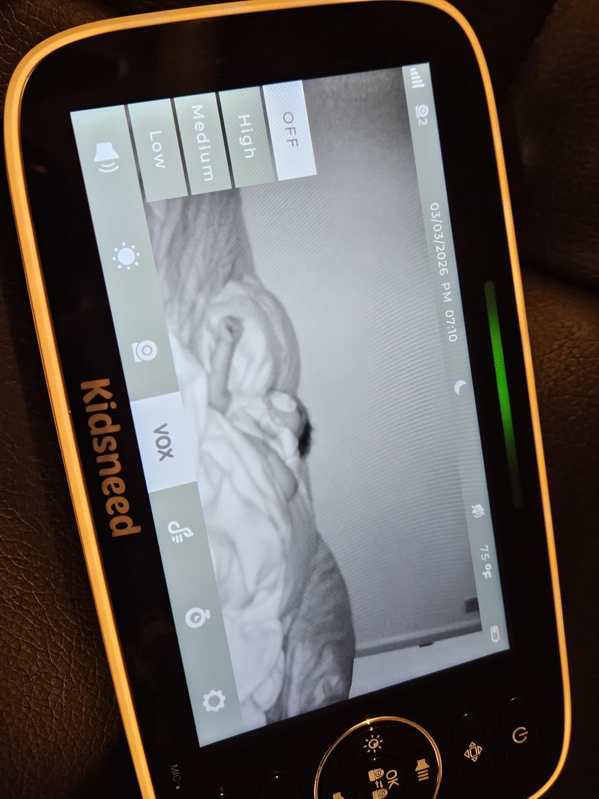 Kidsneed Baby Monitor with Camera and Audio - 5 inch 720P Video Baby Monitor, No WiFi, 48H Battery Life customer photo 1