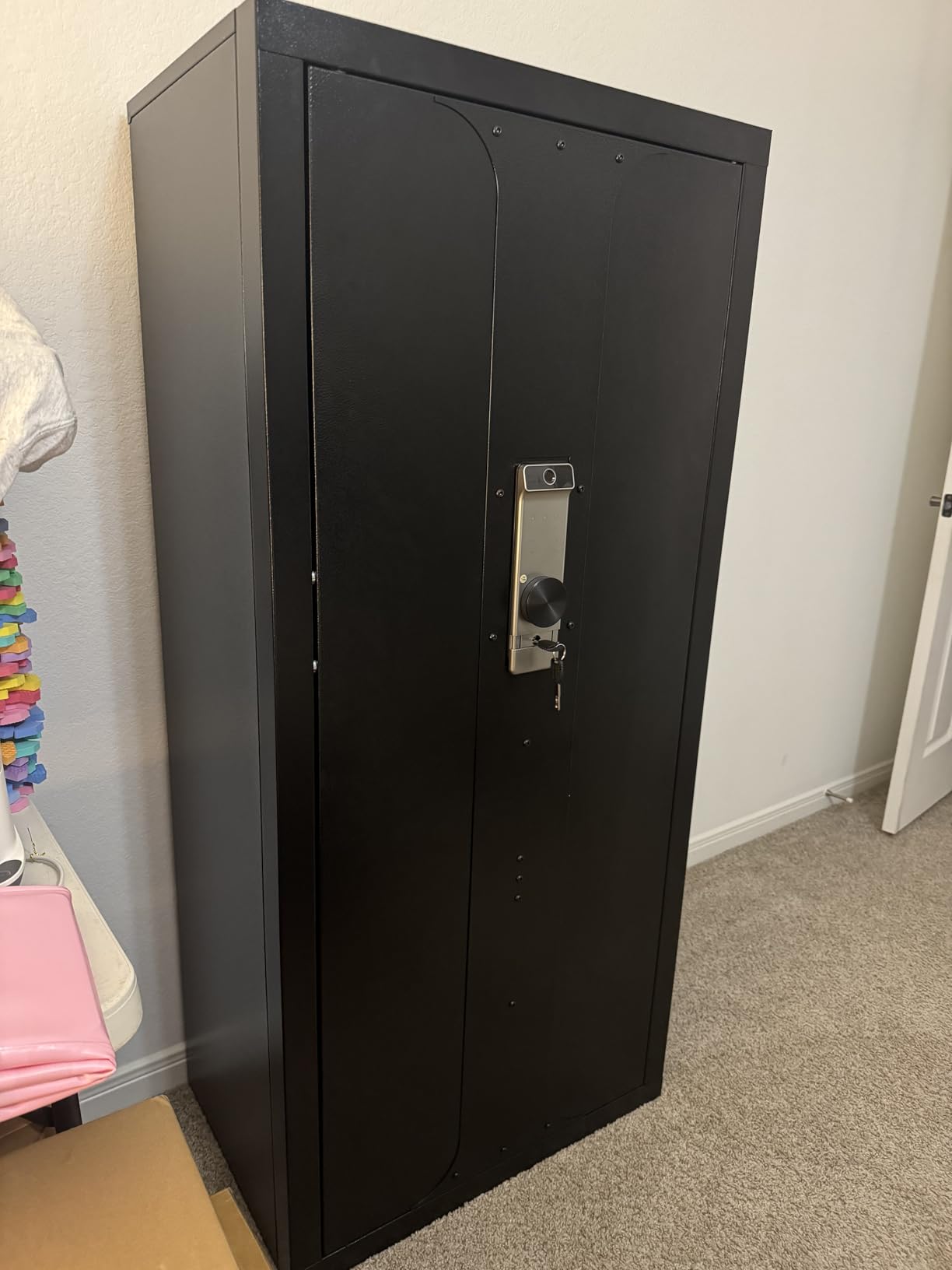 KAER Large Biometric Gun Safe for Rifles and Pistols, 20-24 Gun Capacity Heavy Duty Safe with Fingerprint Lock & LED Light, Quick Access Rifle Safe for Home, Garage, Office (20-24 GUN SAFE) customer photo 1