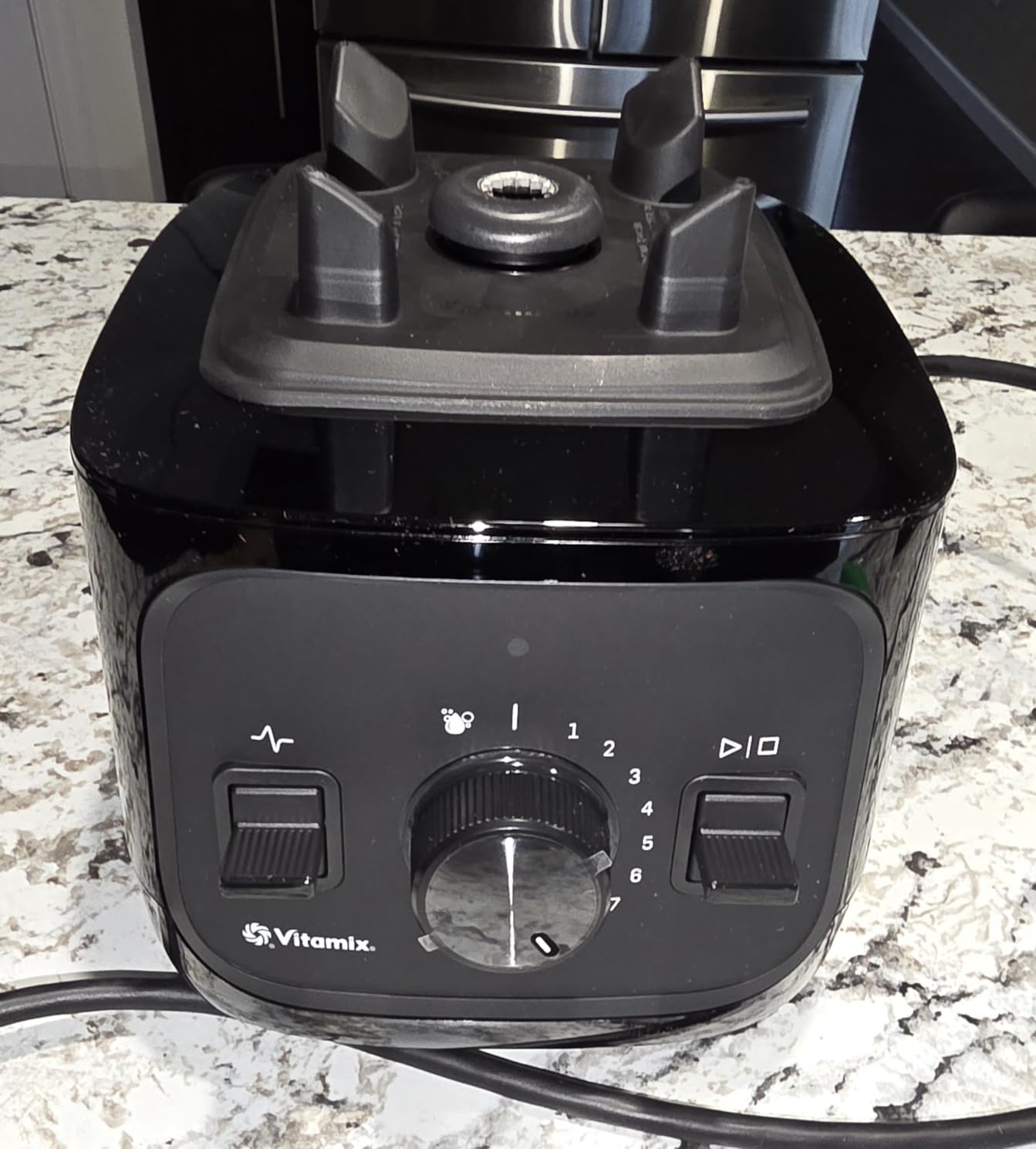 VX1 Blender, Professional-Grade Kitchen Blender for Smoothies, Soups, Juices and More, 10-Speeds, Stainless Steel Blades, Self-Cleaning Kitchen Appliance, 64 Oz Classic Container, Black customer photo 2