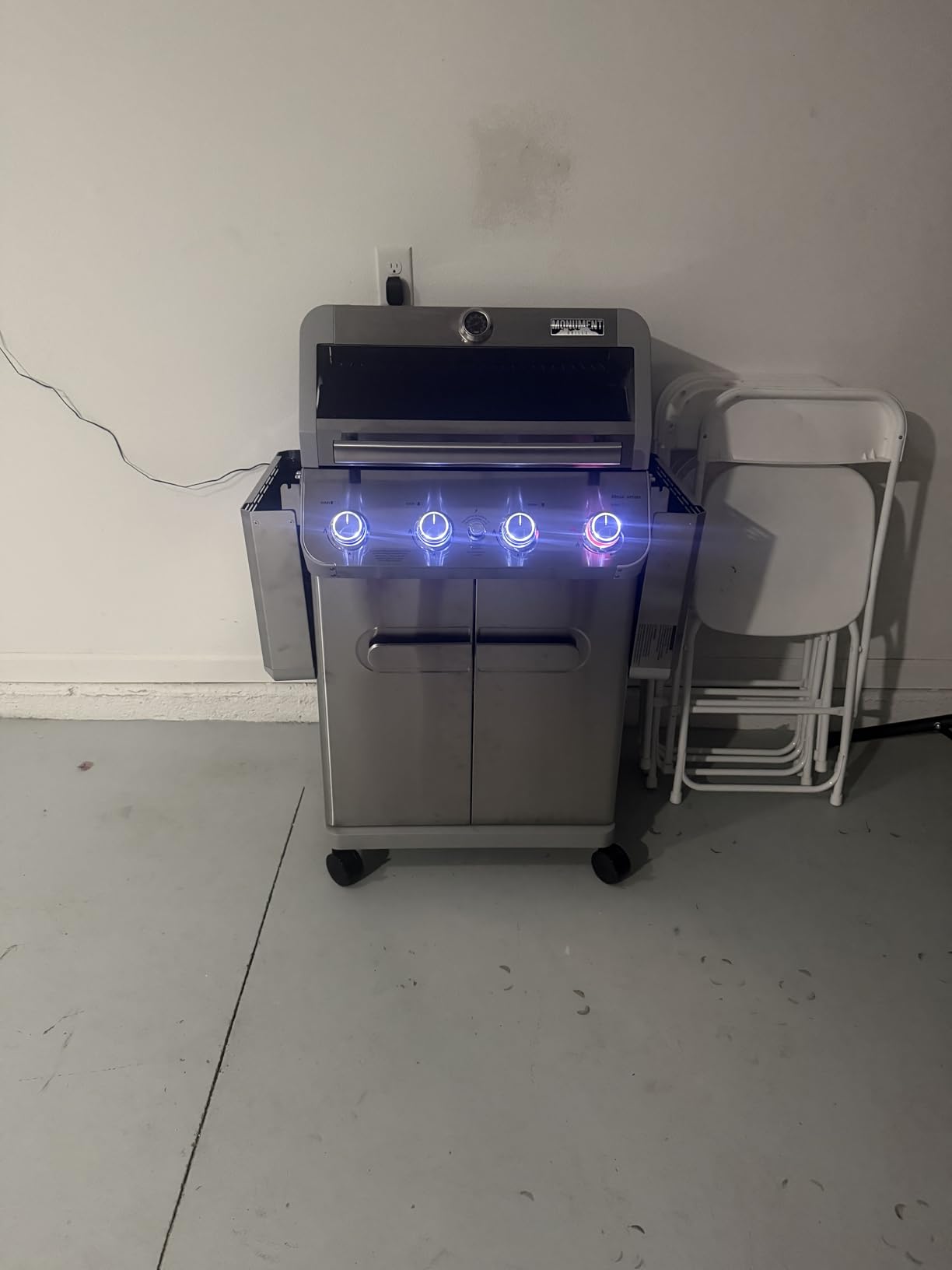 Monument Grills 4 Burner Propane Gas Grill, Stainless Steel Outdoor Patio Barbecue Grill, with Broil Zone Fast Heating, Knob Control, and Easy Cleanup, M410MBZ customer photo 1