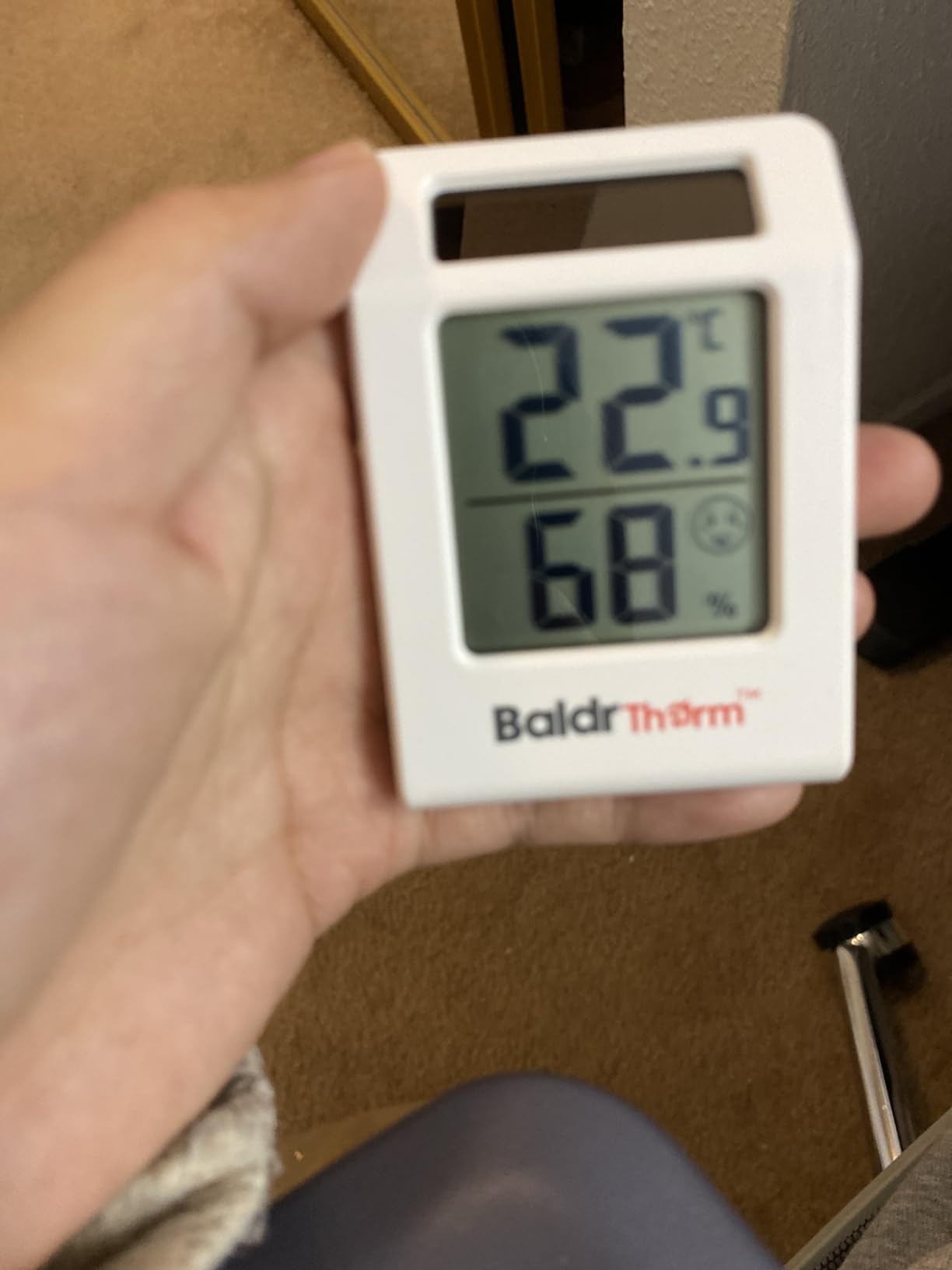 BALDR 4-Pack Digital Hygrometer Thermometer, Solar Power with Battery Backup Temperature and Humidity Monitor, Mini Room Thermometer with Comfort Indicator (White) customer photo 1
