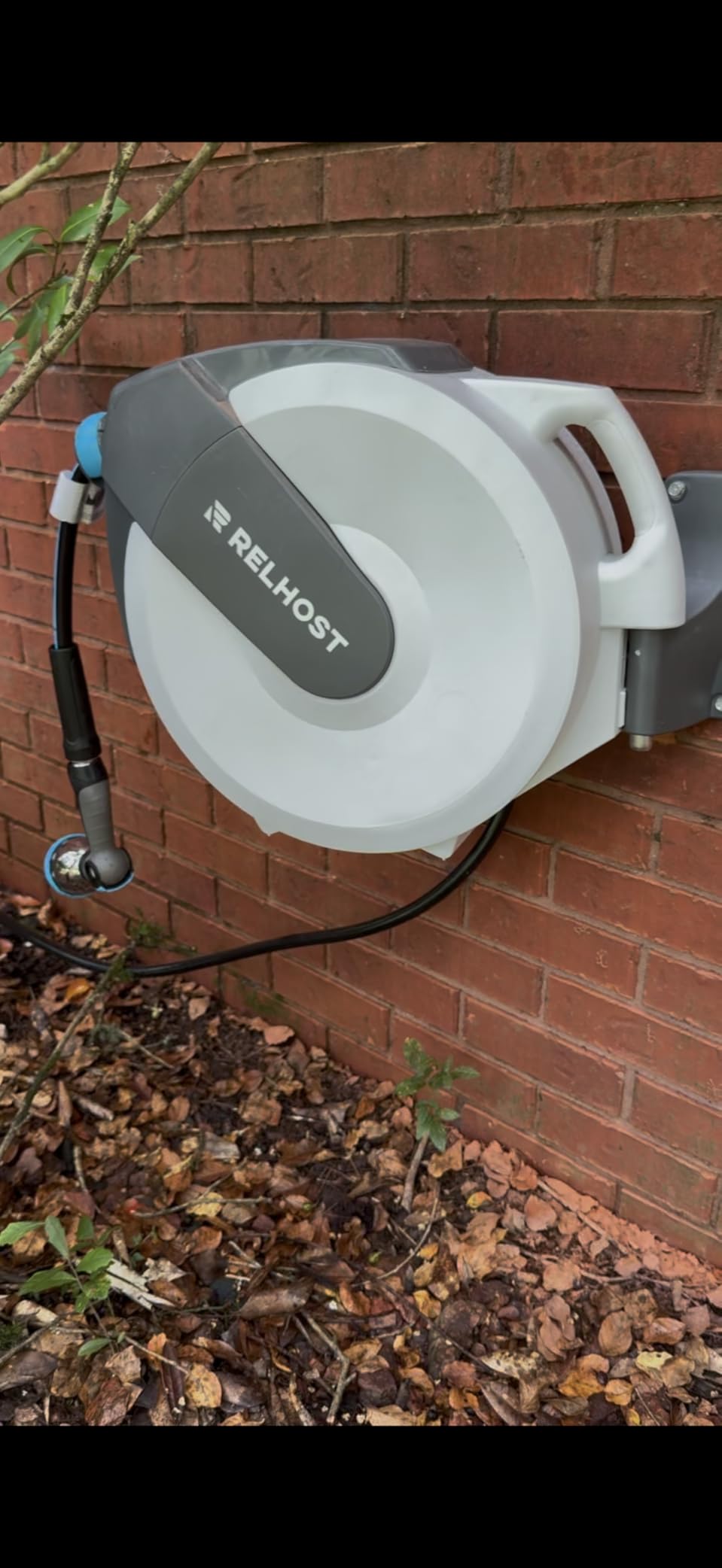 Retractable Garden Hose Reel, 1/2 in x 100 ft Wall Mount Heavy Duty Hose Reel with Any-Length Lock, Auto Rewind System, 180° Swivel Bracket, and 10-Pattern Nozzle for Garden, Dark Grey customer photo 1
