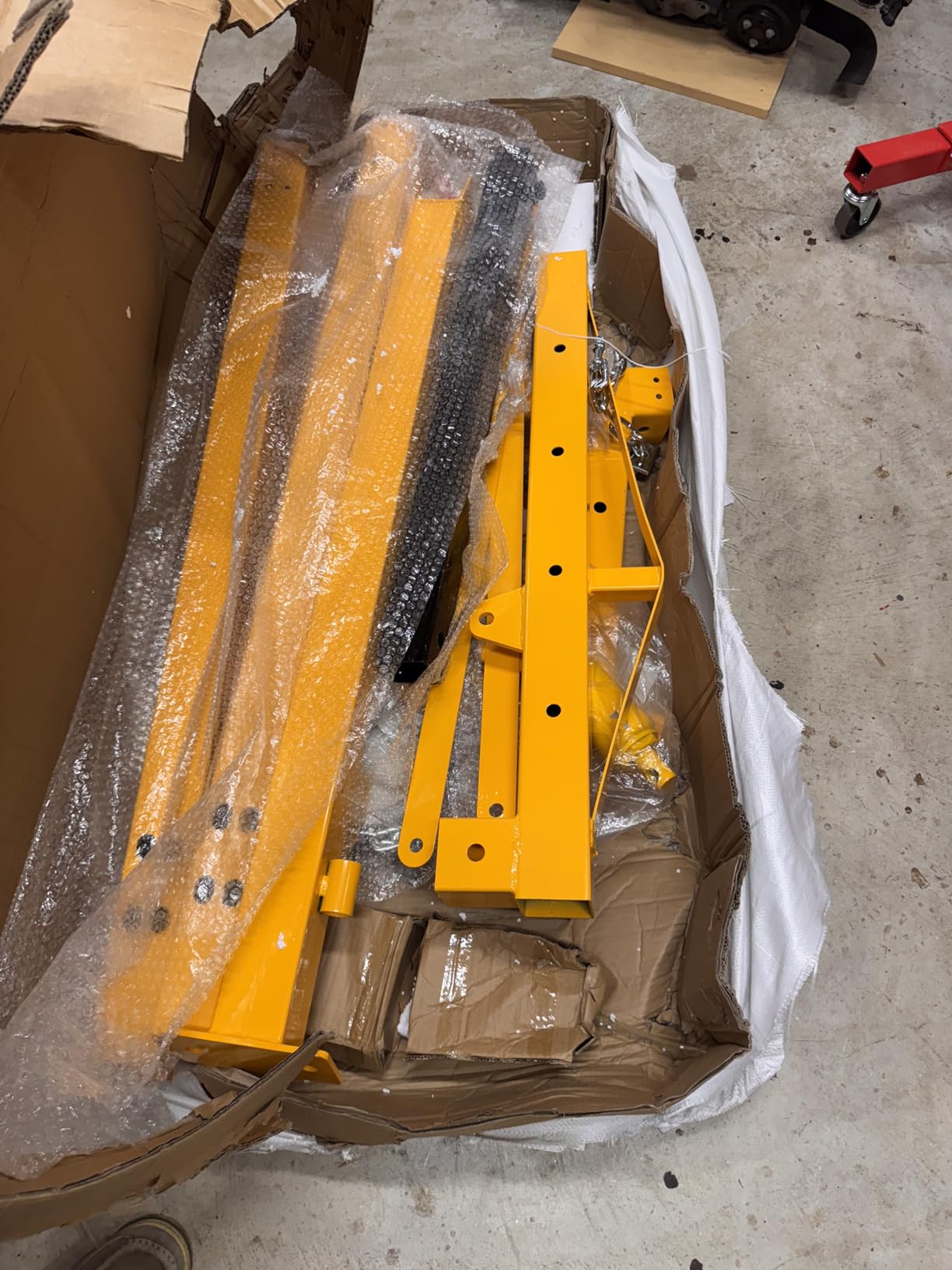 DEXSO Engine Hoist with Lever,2 Ton Folding Cherry Picker Engine Hoist,Heavy Duty Folding Shop Crane with 6 Casters,Engine Lift for Garage,Workshop,Red customer photo 2