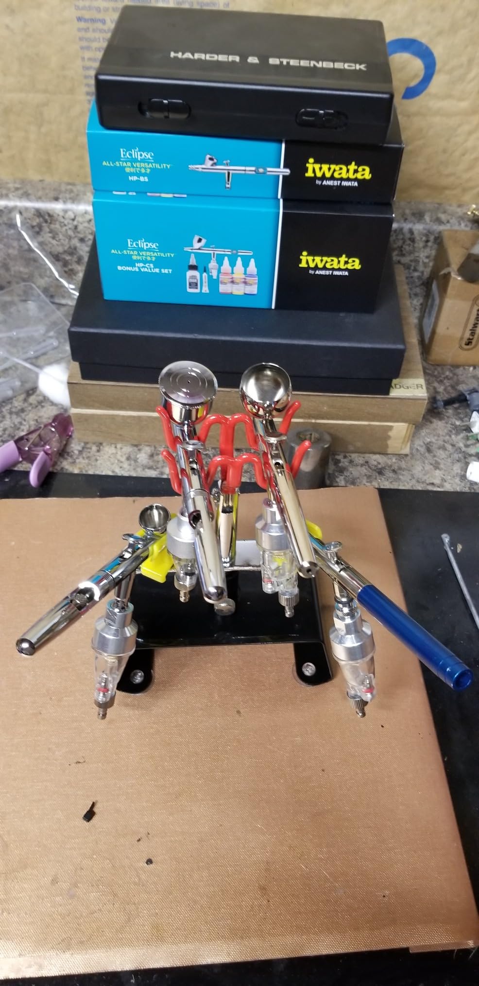 Medea Eclipse HP BS Dual Action Small Gravity Feed Cup Airbrush customer photo 1
