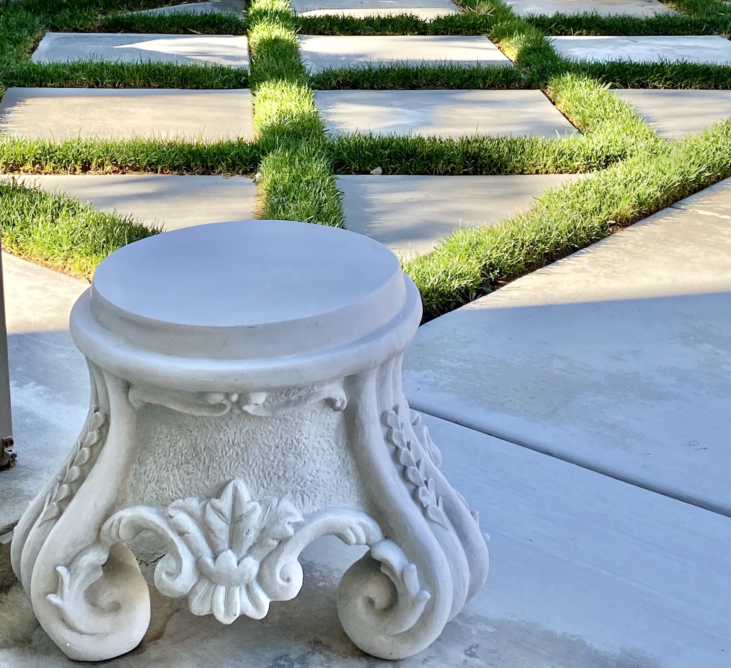 Design Toscano KY992 Chatsworth Manor Neoclassical Pedestal Column Plant Stand, Antique Stone customer photo 2