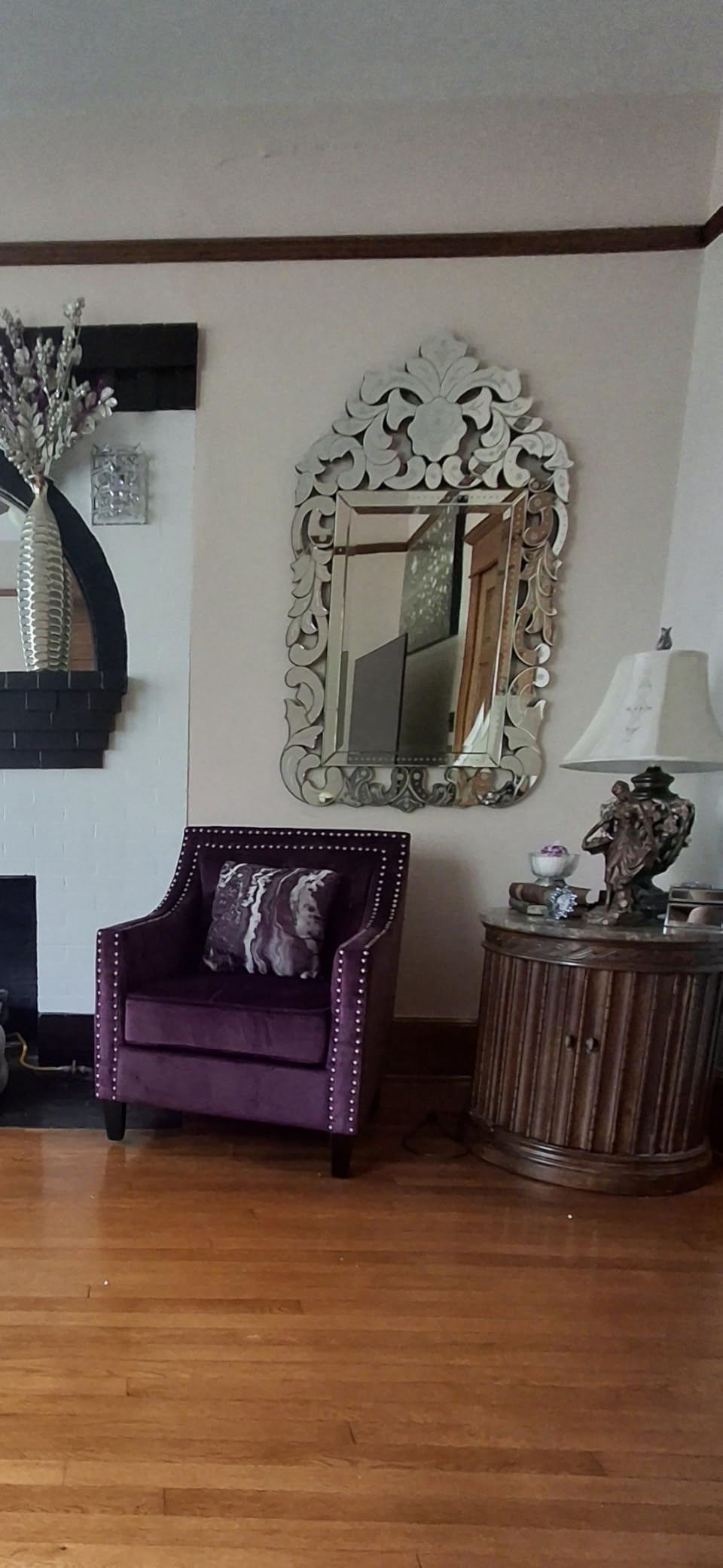 Howard Elliott Collection Small Contessa Rectangular Venetian Wall Hanging Mirror, Antique Accent Design with Mirrored Frame, Wall Mirror for Home, Living Room, Entryway and Bathroom, 43 x 26 Inch customer photo 1