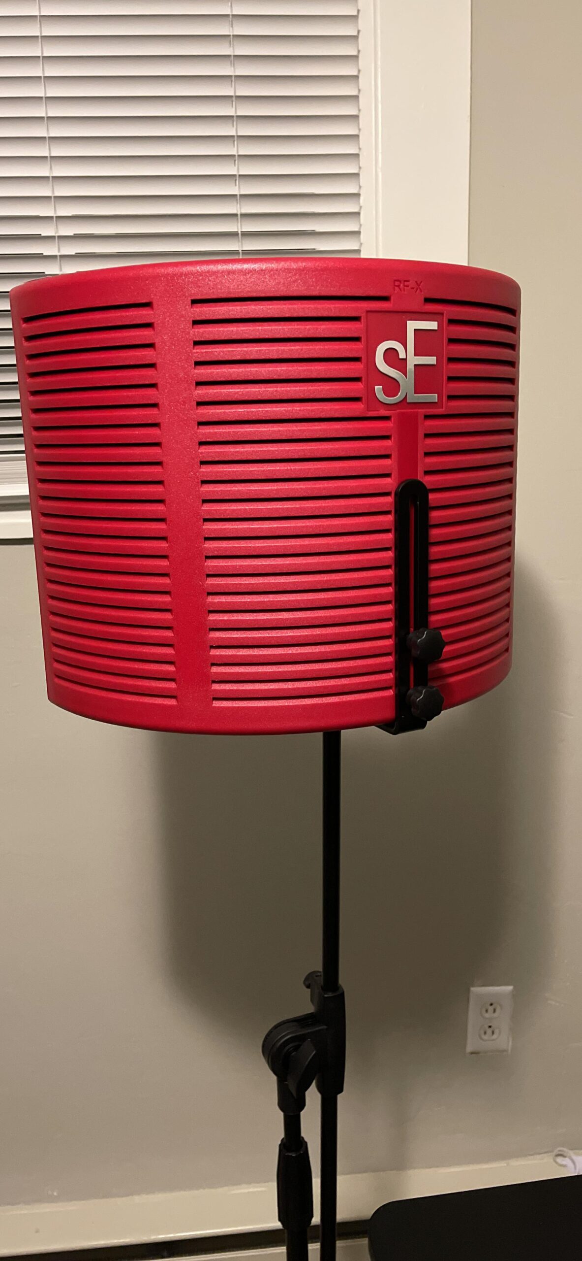 sE Electronics RF-X Reflexion Filter - Portable Microphone Isolation Shield for Recording Music, Podcasts & Voice-Overs - Four-Layer Acoustic Sound Shield for Home Recording Studio customer photo 2