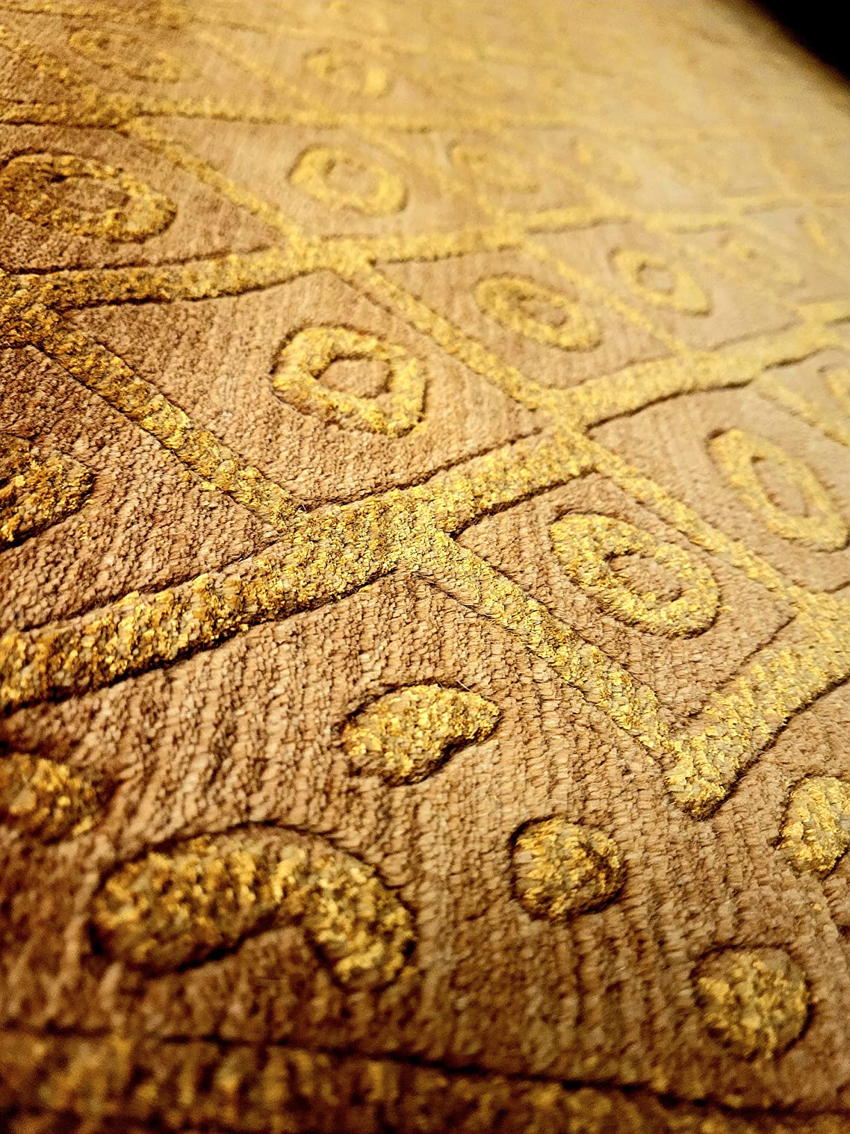 SAFAVIEH Tibetan Collection Area Rug - 6' x 9', Gold, Hand-Knotted Modern Silk & Wool, Ideal for High Traffic Areas in Living Room, Bedroom (TB231G) customer photo 2